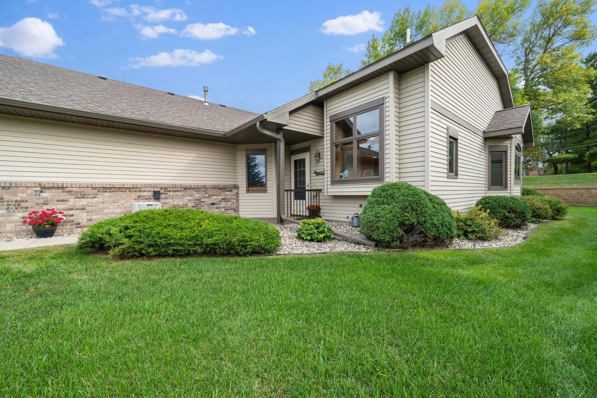 1997 townhouse for sale at 2115 6th Avenue E in Alexandria, MN — 2 bed, 2 bath (photo 26 of 30)