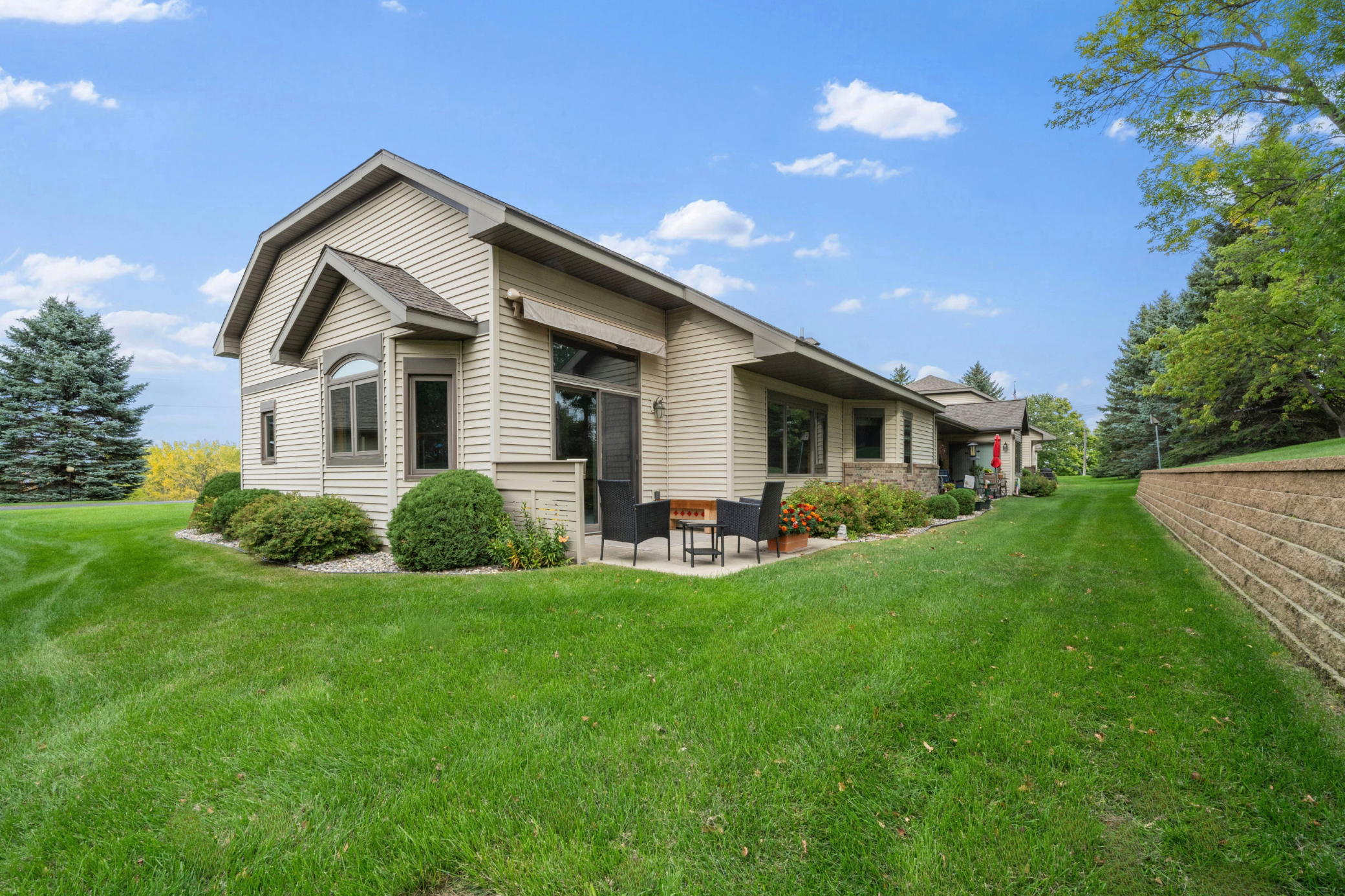 1997 townhouse for sale at 2115 6th Avenue E in Alexandria, MN — 2 bed, 2 bath (photo 4 of 30)