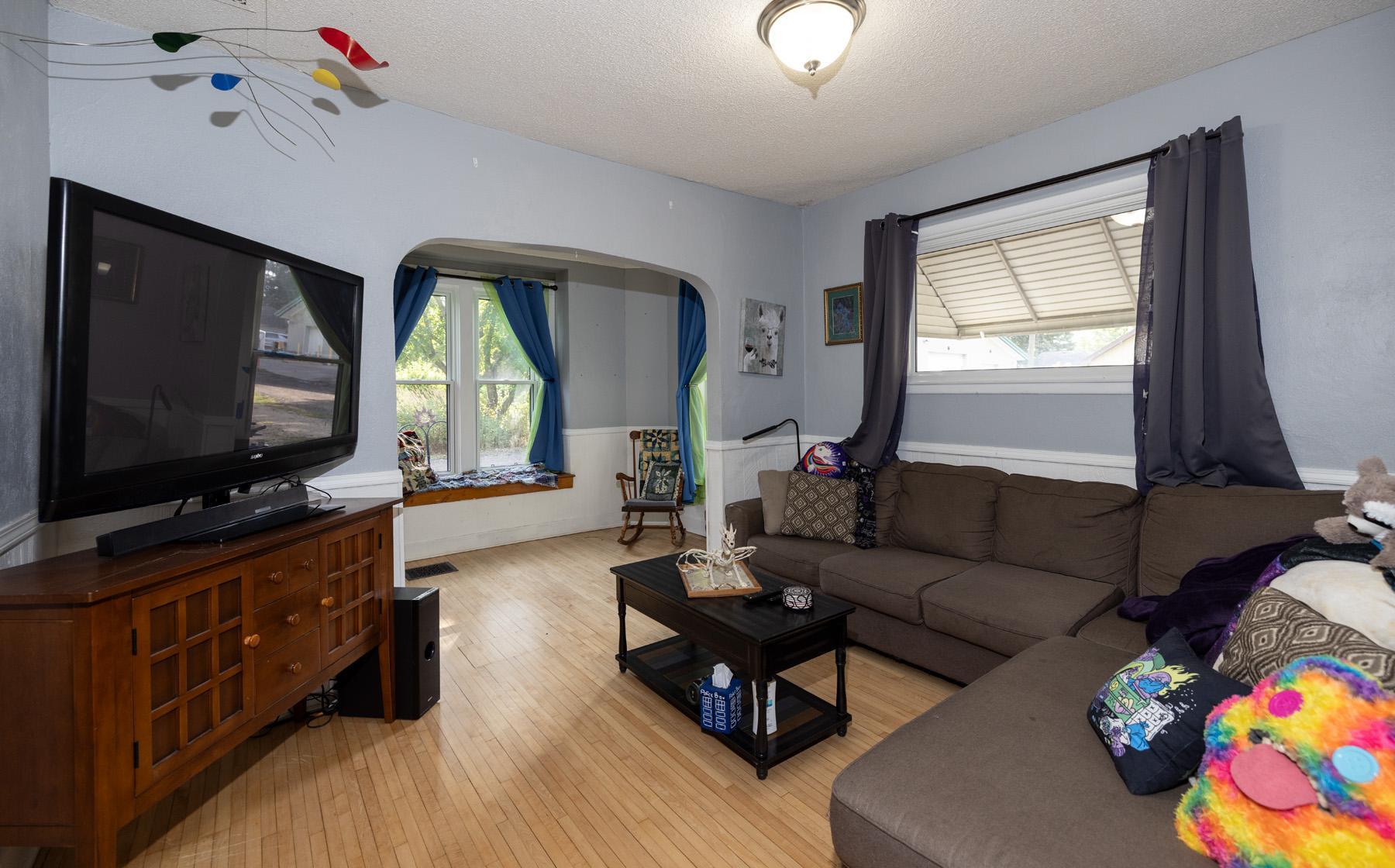 1890 single family home for sale at 113 W Bancroft Avenue in Fergus Falls, MN — 3 bed, 2 bath (photo 11 of 46)