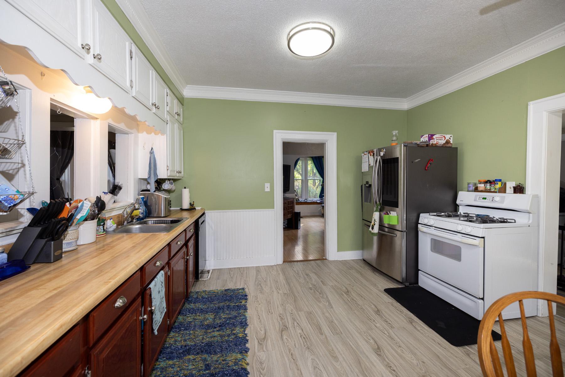 1890 single family home for sale at 113 W Bancroft Avenue in Fergus Falls, MN — 3 bed, 2 bath (photo 18 of 46)