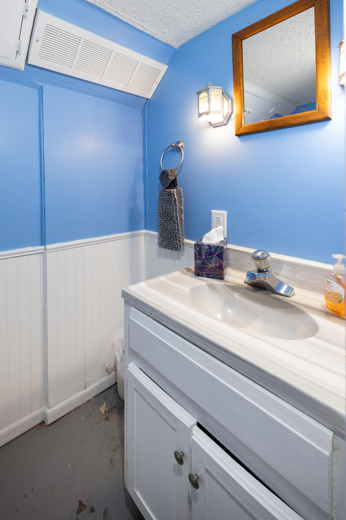 1890 single family home for sale at 113 W Bancroft Avenue in Fergus Falls, MN — 3 bed, 2 bath (photo 23 of 46)
