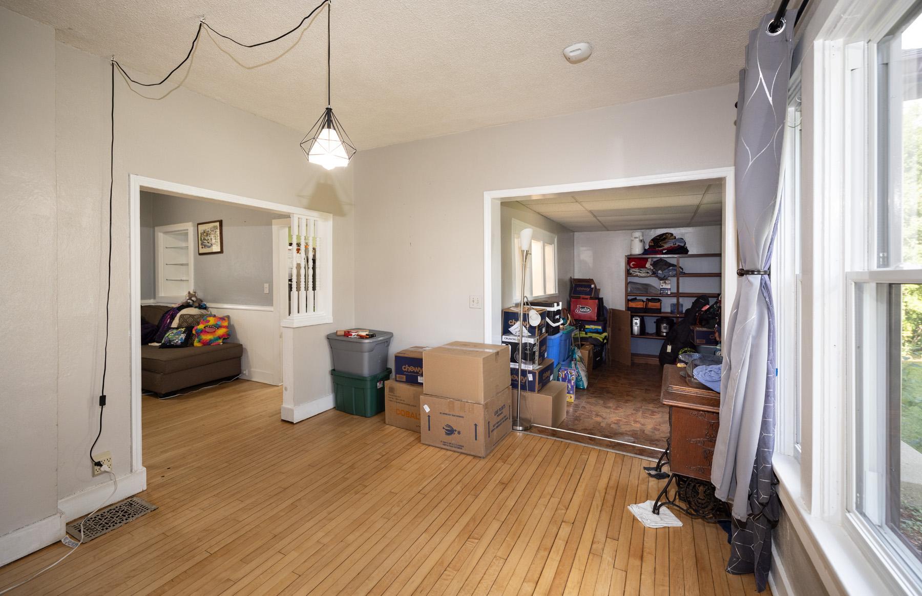 1890 single family home for sale at 113 W Bancroft Avenue in Fergus Falls, MN — 3 bed, 2 bath (photo 5 of 46)