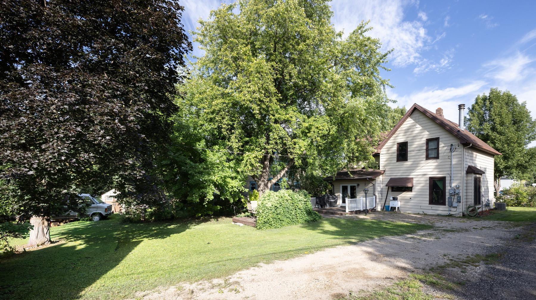 1890 single family home for sale at 113 W Bancroft Avenue in Fergus Falls, MN — 3 bed, 2 bath (photo 42 of 46)