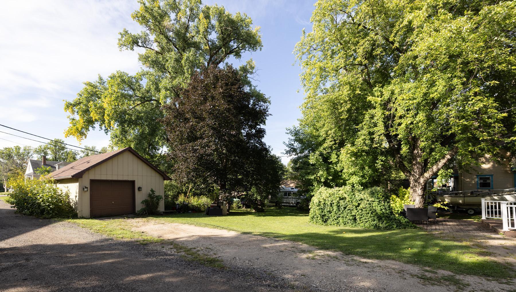 1890 single family home for sale at 113 W Bancroft Avenue in Fergus Falls, MN — 3 bed, 2 bath (photo 43 of 46)