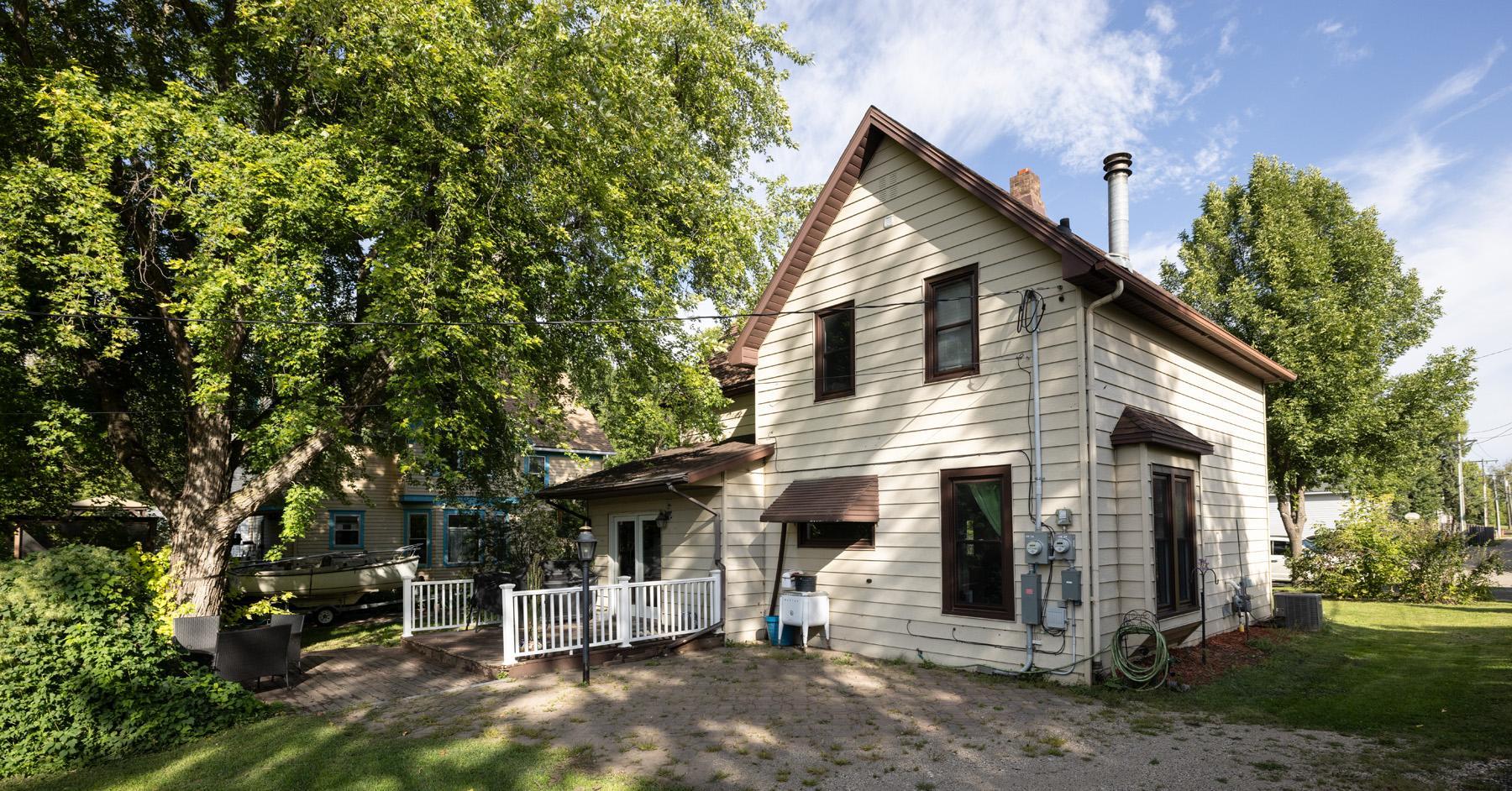 1890 single family home for sale at 113 W Bancroft Avenue in Fergus Falls, MN — 3 bed, 2 bath (photo 45 of 46)