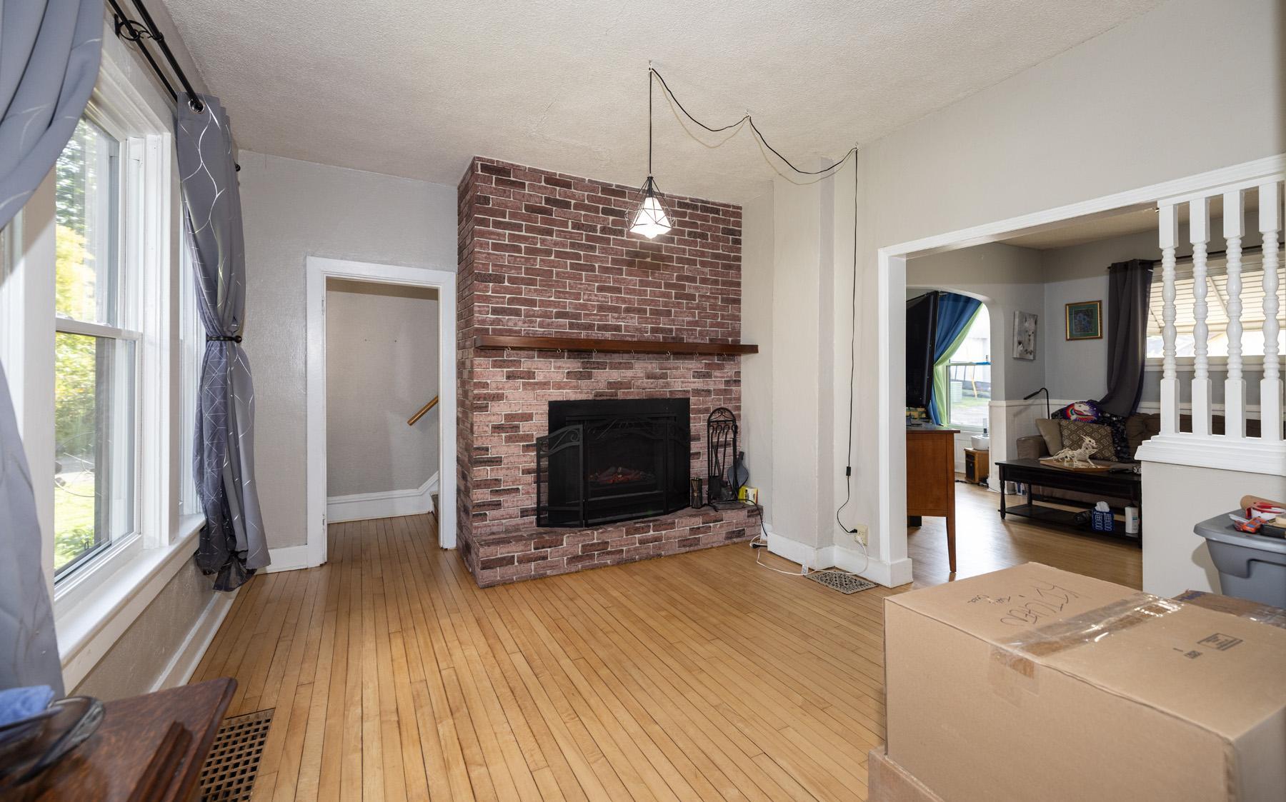 1890 single family home for sale at 113 W Bancroft Avenue in Fergus Falls, MN — 3 bed, 2 bath (photo 8 of 46)