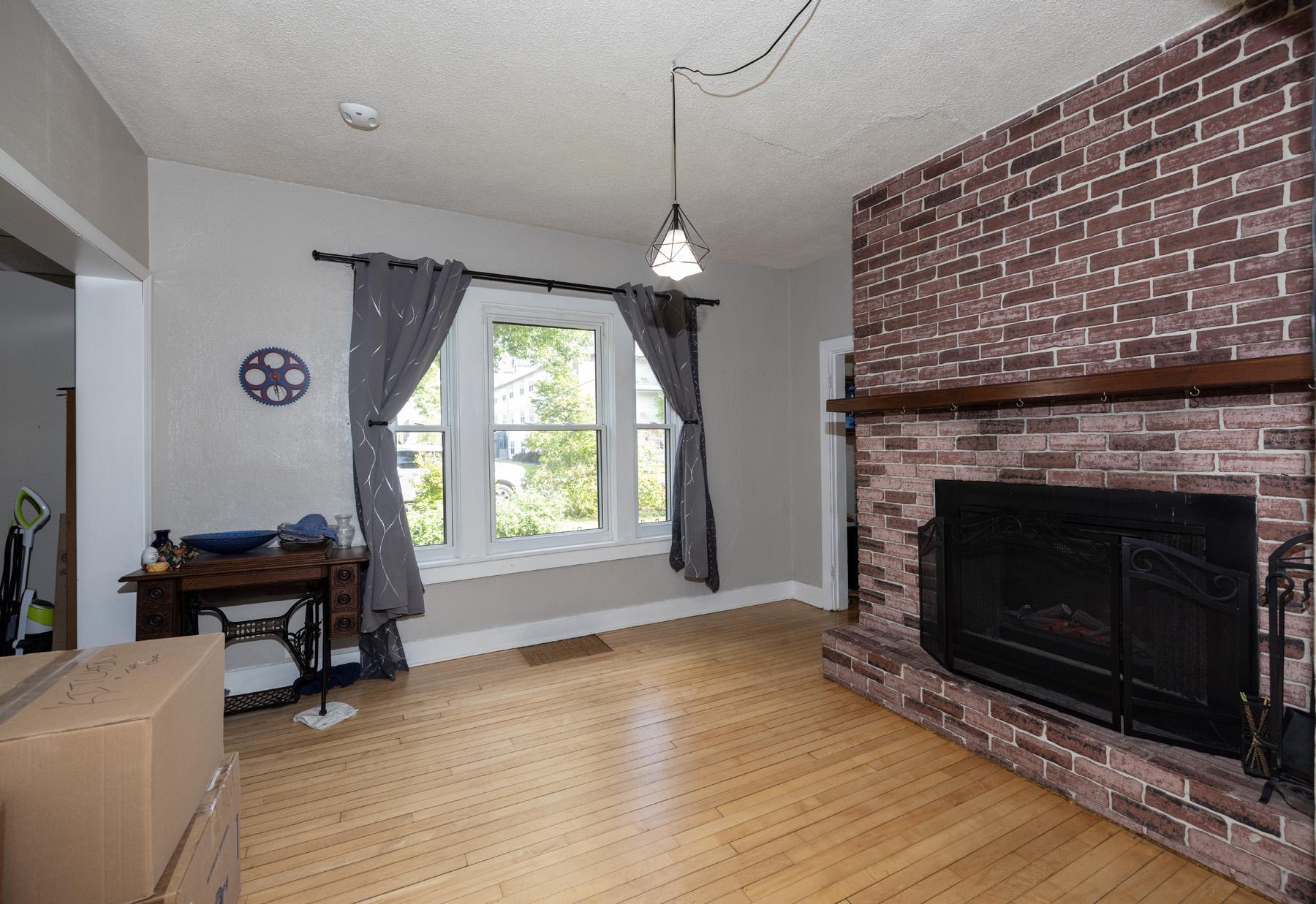 1890 single family home for sale at 113 W Bancroft Avenue in Fergus Falls, MN — 3 bed, 2 bath (photo 10 of 46)