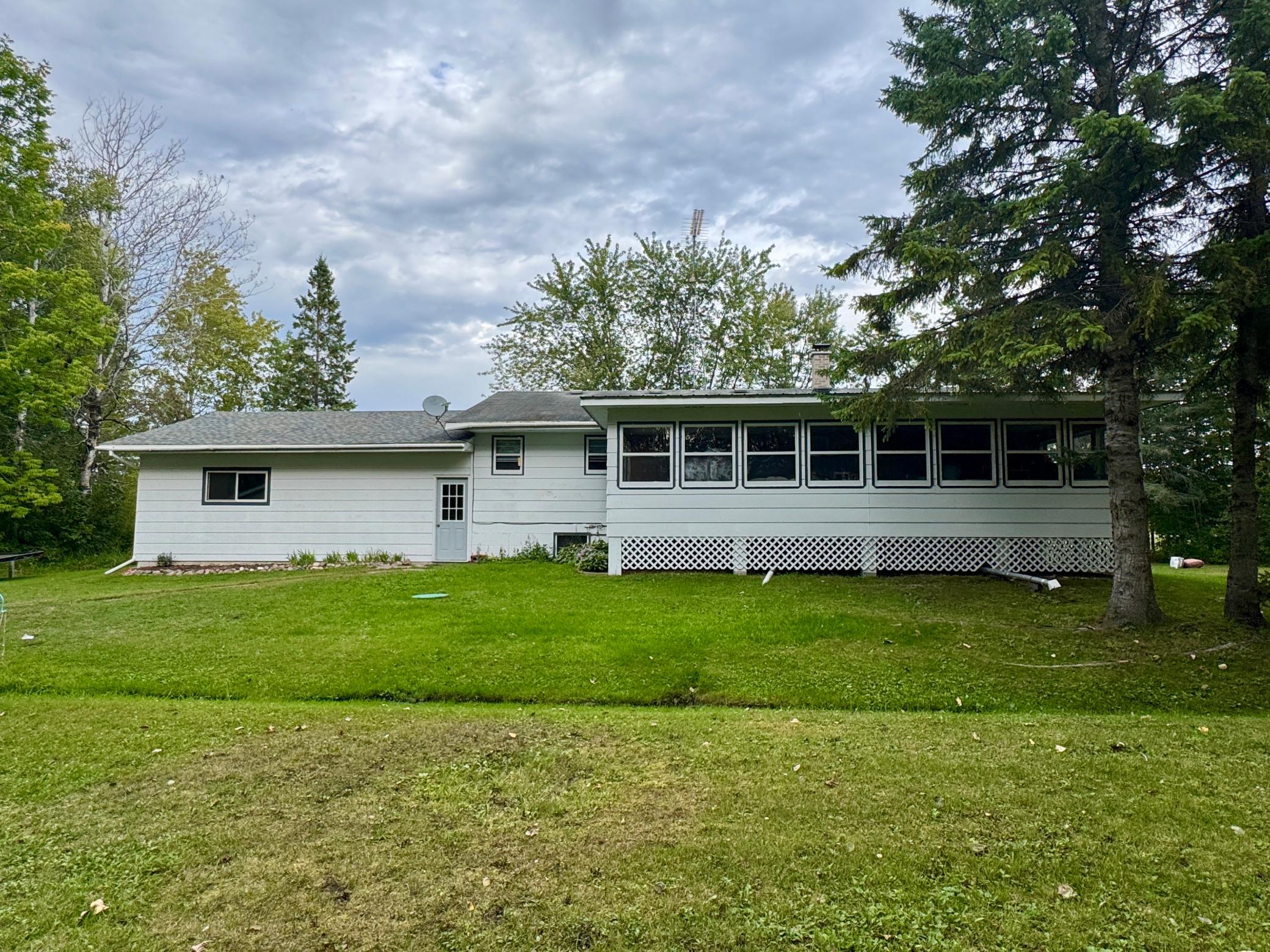 1979 single family home for sale at 40427 State Highway 313 in Warroad, MN — 3 bed, 2 bath (photo 2 of 32)