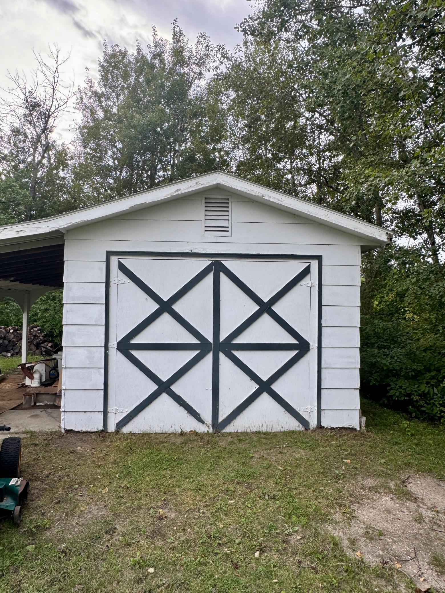 1979 single family home for sale at 40427 State Highway 313 in Warroad, MN — 3 bed, 2 bath (photo 3 of 32)