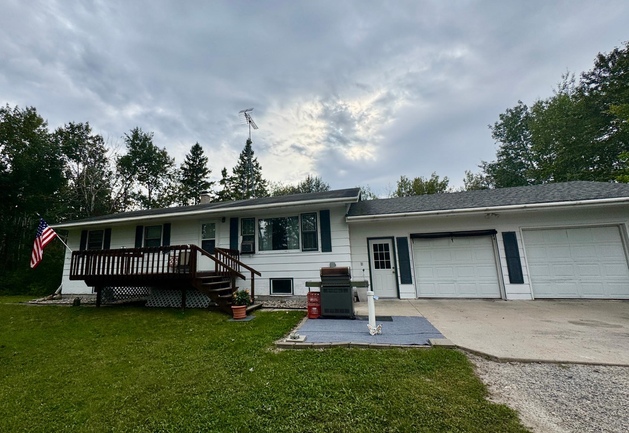 1979 single family home for sale at 40427 State Highway 313 in Warroad, MN — 3 bed, 2 bath (photo 21 of 32)