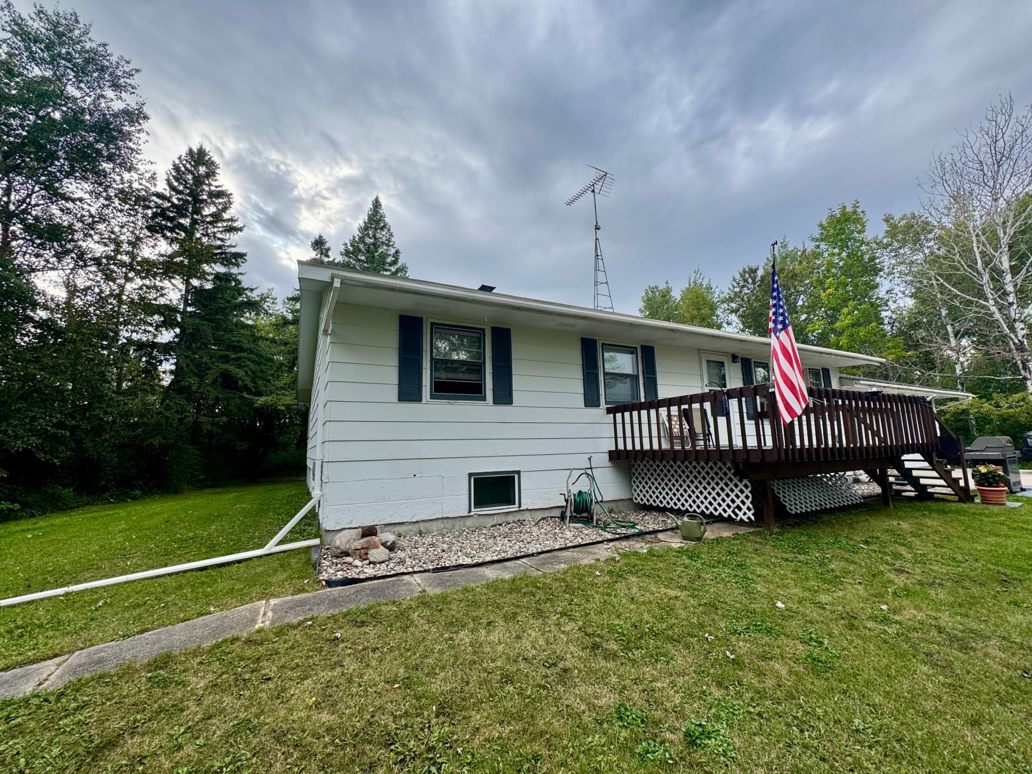 1979 single family home for sale at 40427 State Highway 313 in Warroad, MN — 3 bed, 2 bath (photo 22 of 32)