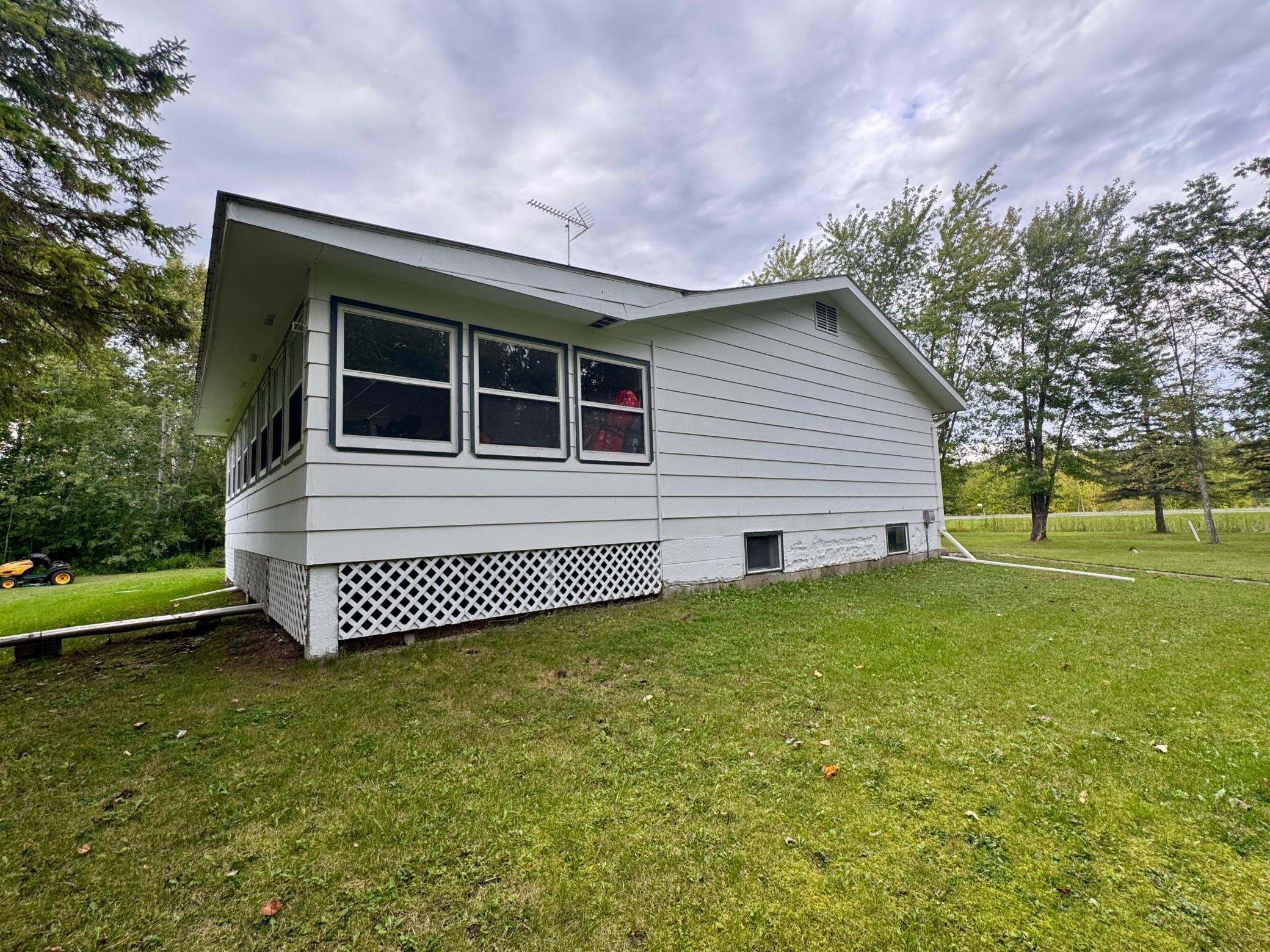 1979 single family home for sale at 40427 State Highway 313 in Warroad, MN — 3 bed, 2 bath (photo 24 of 32)