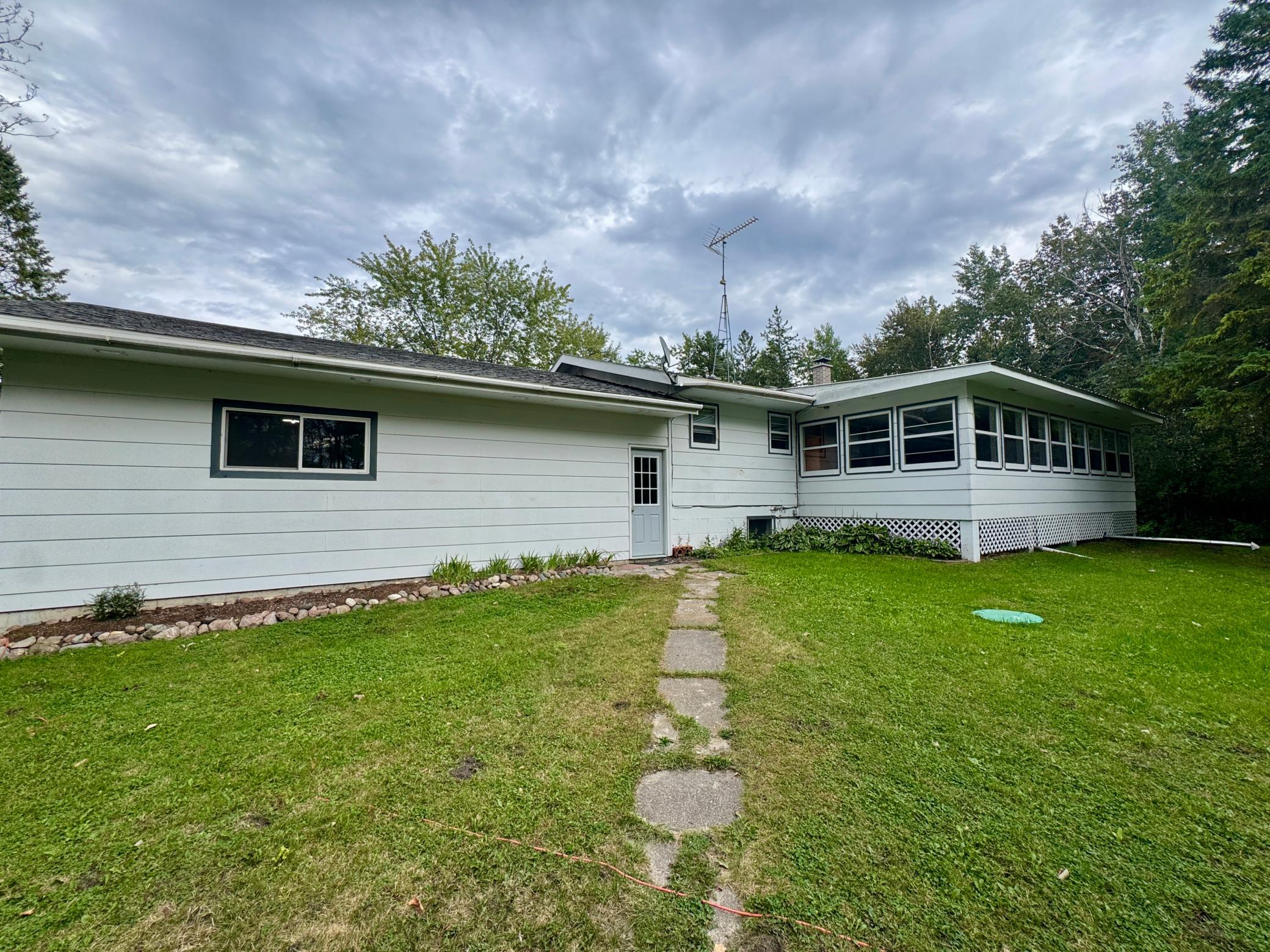 1979 single family home for sale at 40427 State Highway 313 in Warroad, MN — 3 bed, 2 bath (photo 25 of 32)