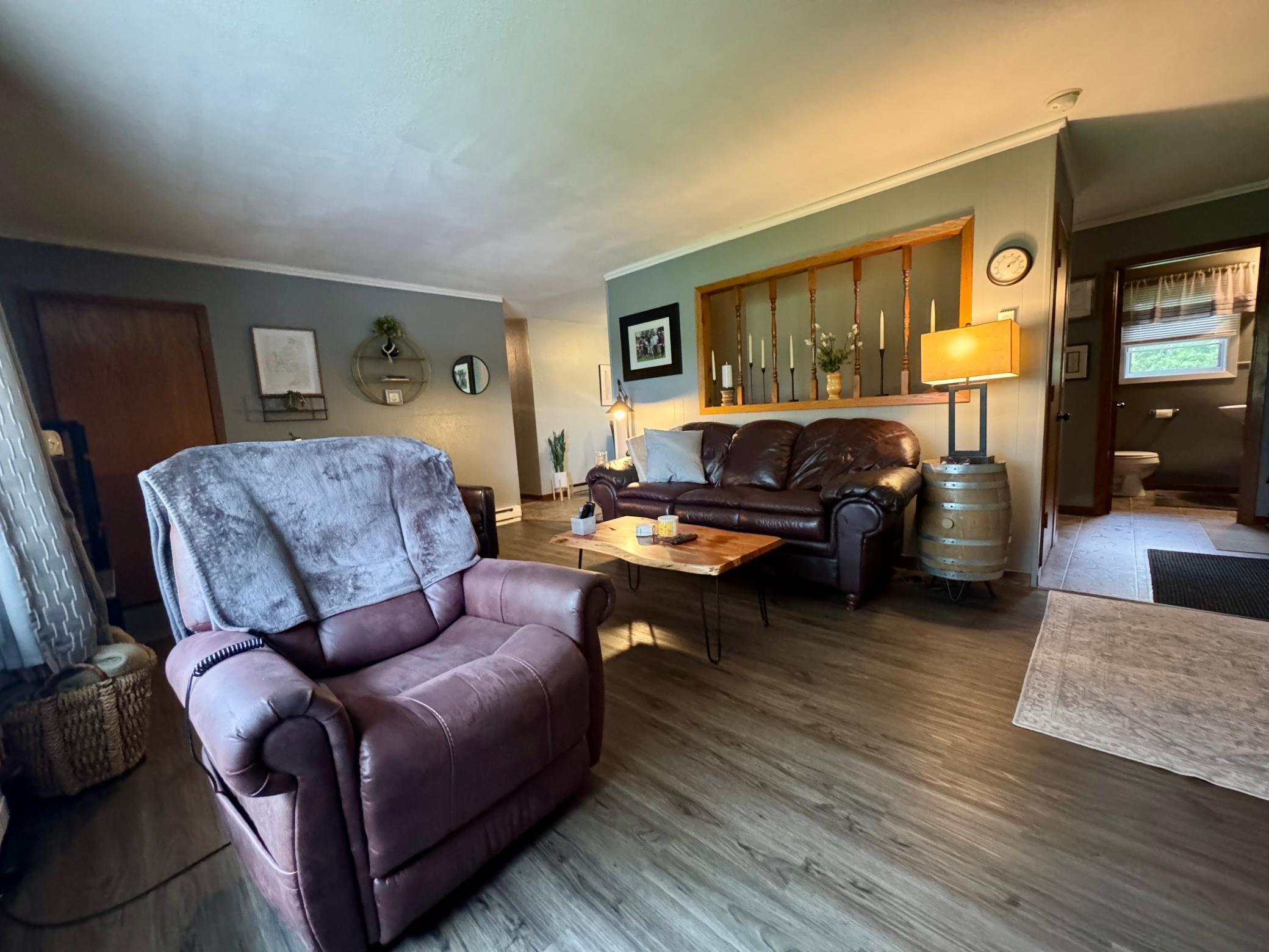 1979 single family home for sale at 40427 State Highway 313 in Warroad, MN — 3 bed, 2 bath (photo 5 of 32)