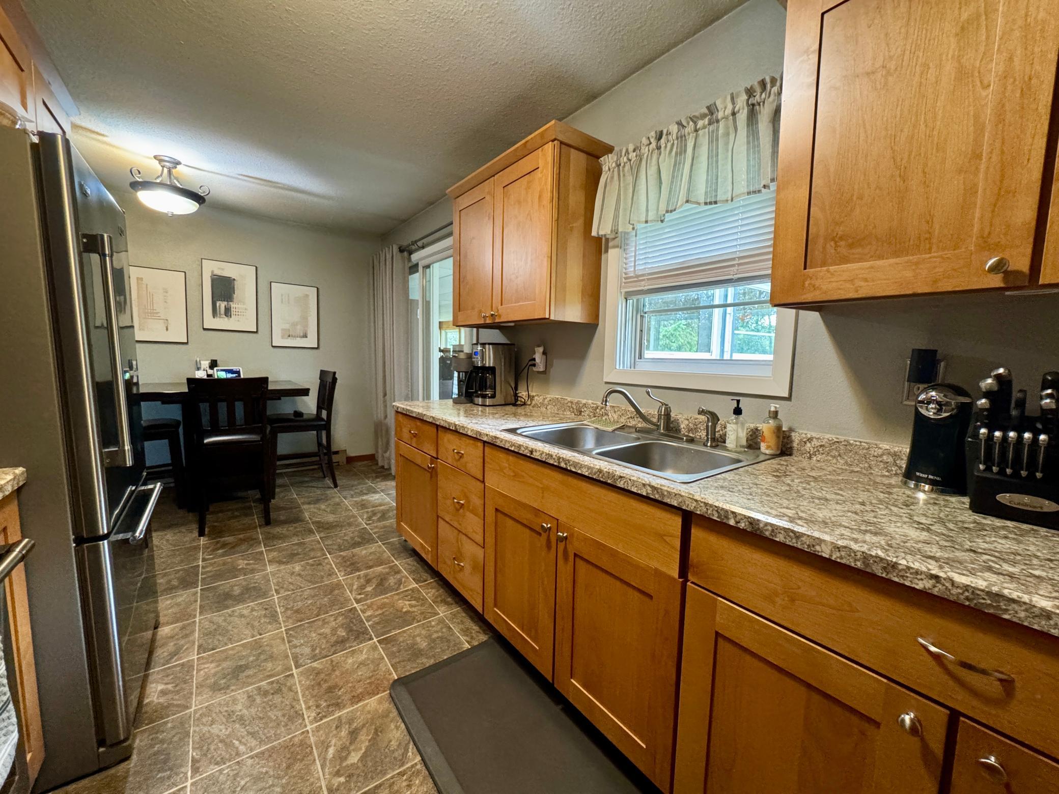 1979 single family home for sale at 40427 State Highway 313 in Warroad, MN — 3 bed, 2 bath (photo 6 of 32)