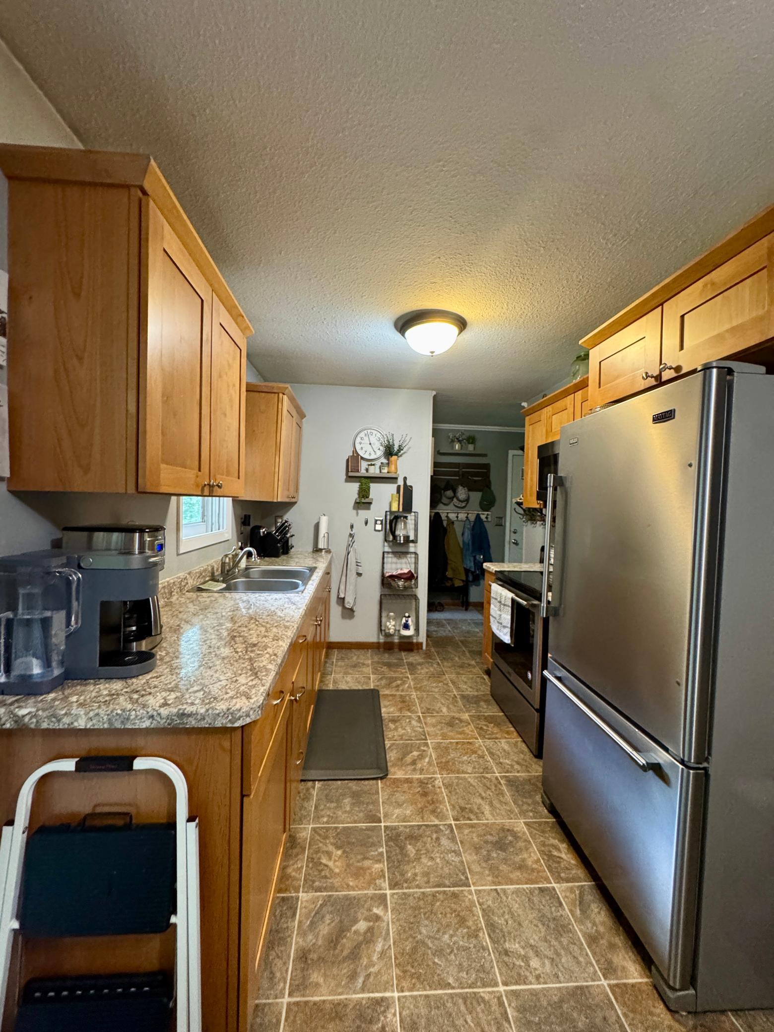 1979 single family home for sale at 40427 State Highway 313 in Warroad, MN — 3 bed, 2 bath (photo 7 of 32)