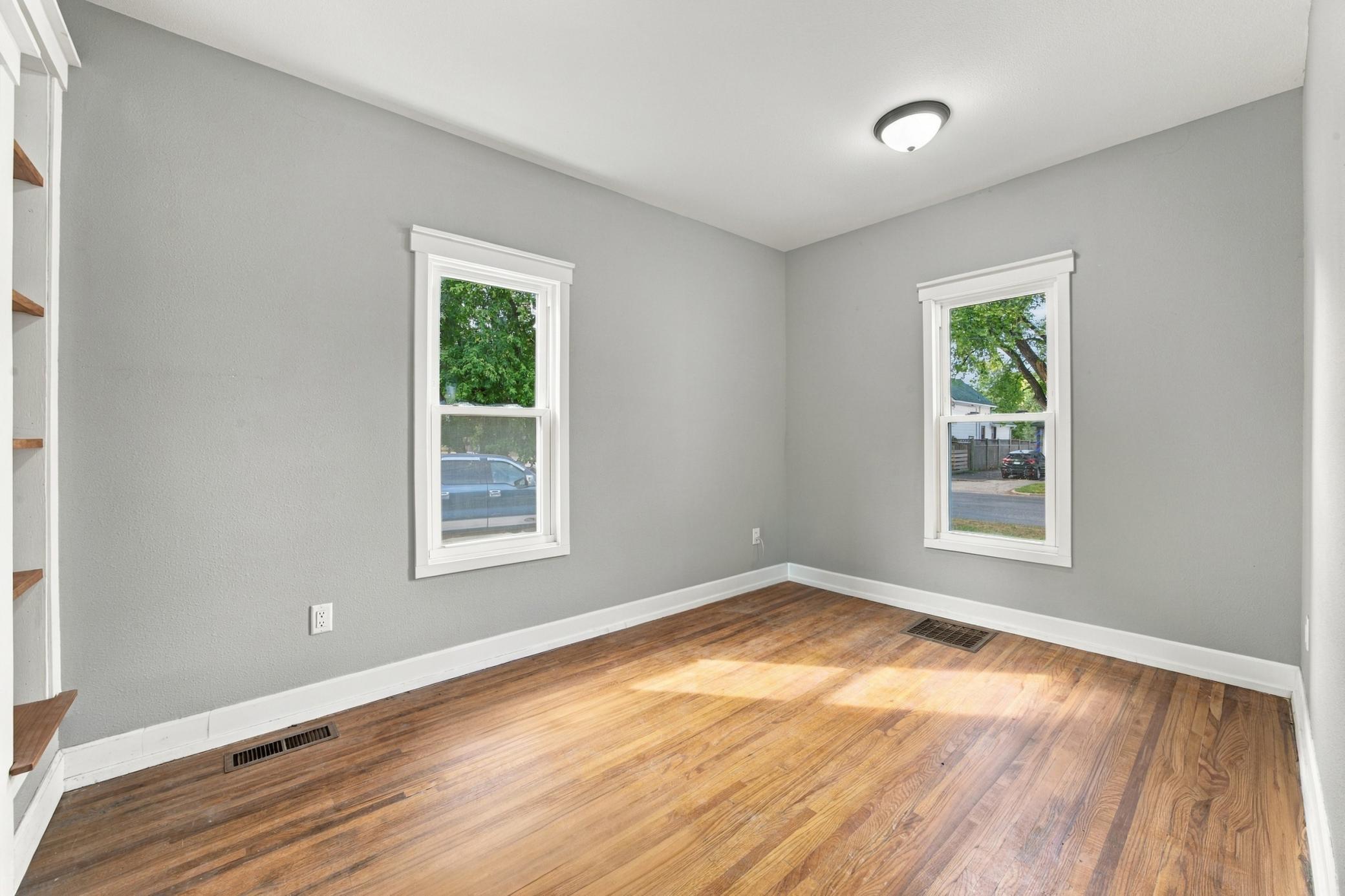 1890 single family home for sale at 1017 3rd Avenue N in Moorhead, MN — 3 bed, 2 bath (photo 11 of 34)