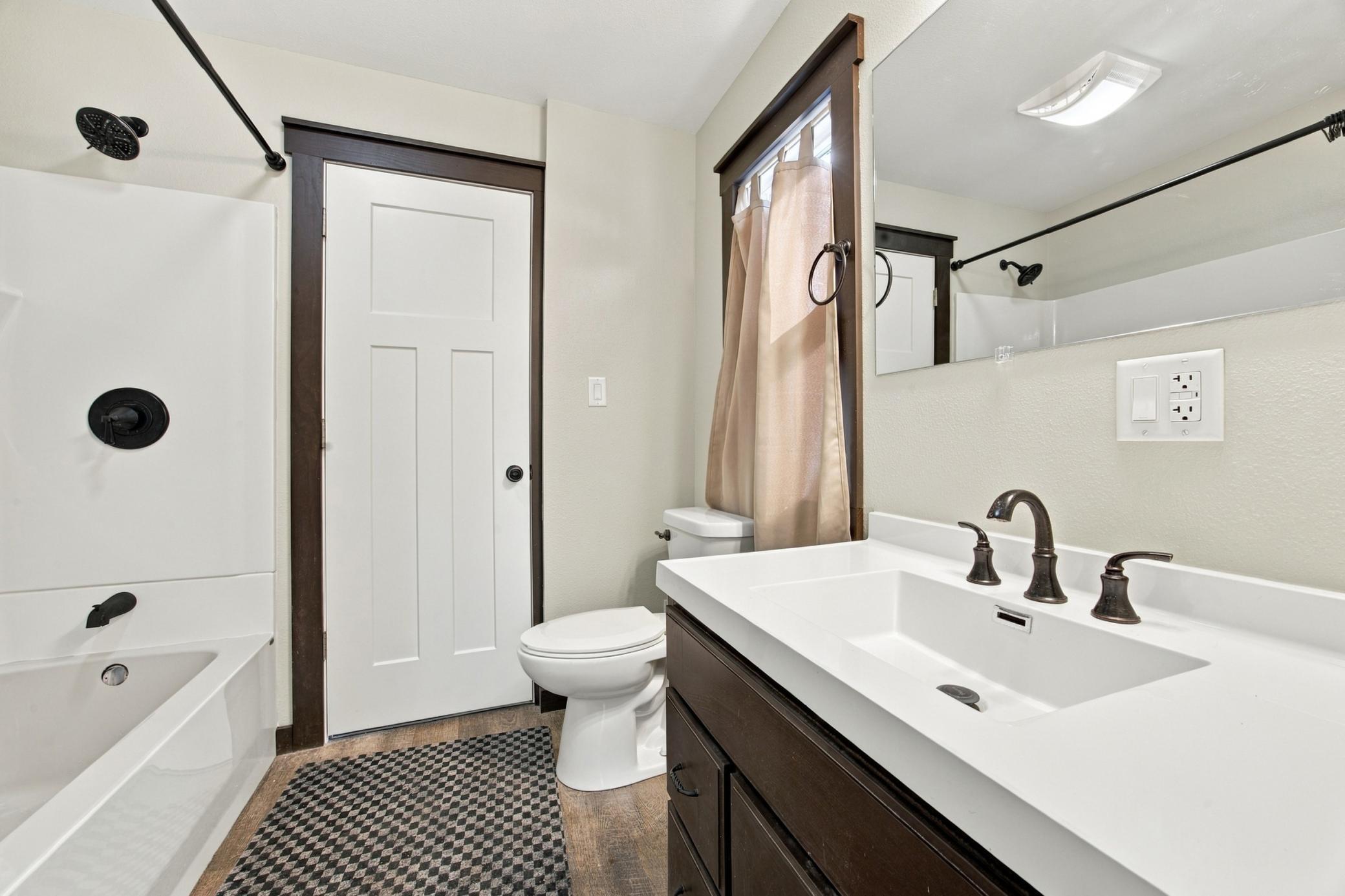 1890 single family home for sale at 1017 3rd Avenue N in Moorhead, MN — 3 bed, 2 bath (photo 13 of 34)