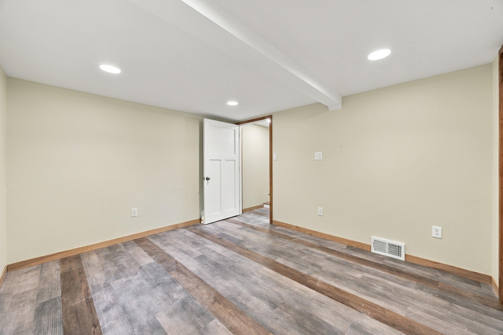 1890 single family home for sale at 1017 3rd Avenue N in Moorhead, MN — 3 bed, 2 bath (photo 15 of 34)