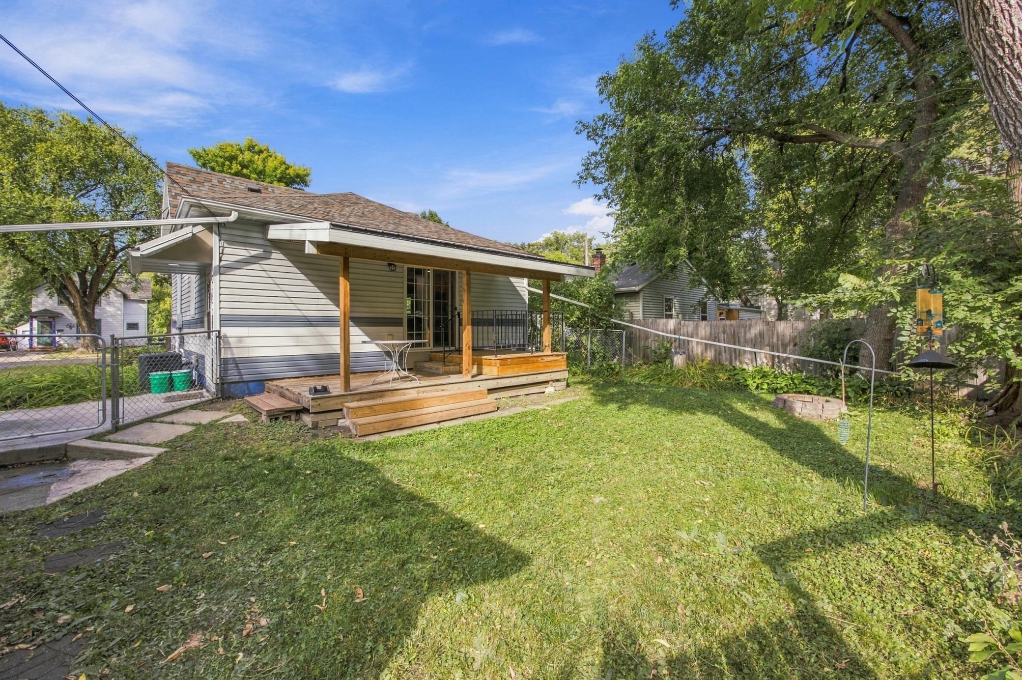 1890 single family home for sale at 1017 3rd Avenue N in Moorhead, MN — 3 bed, 2 bath (photo 24 of 34)