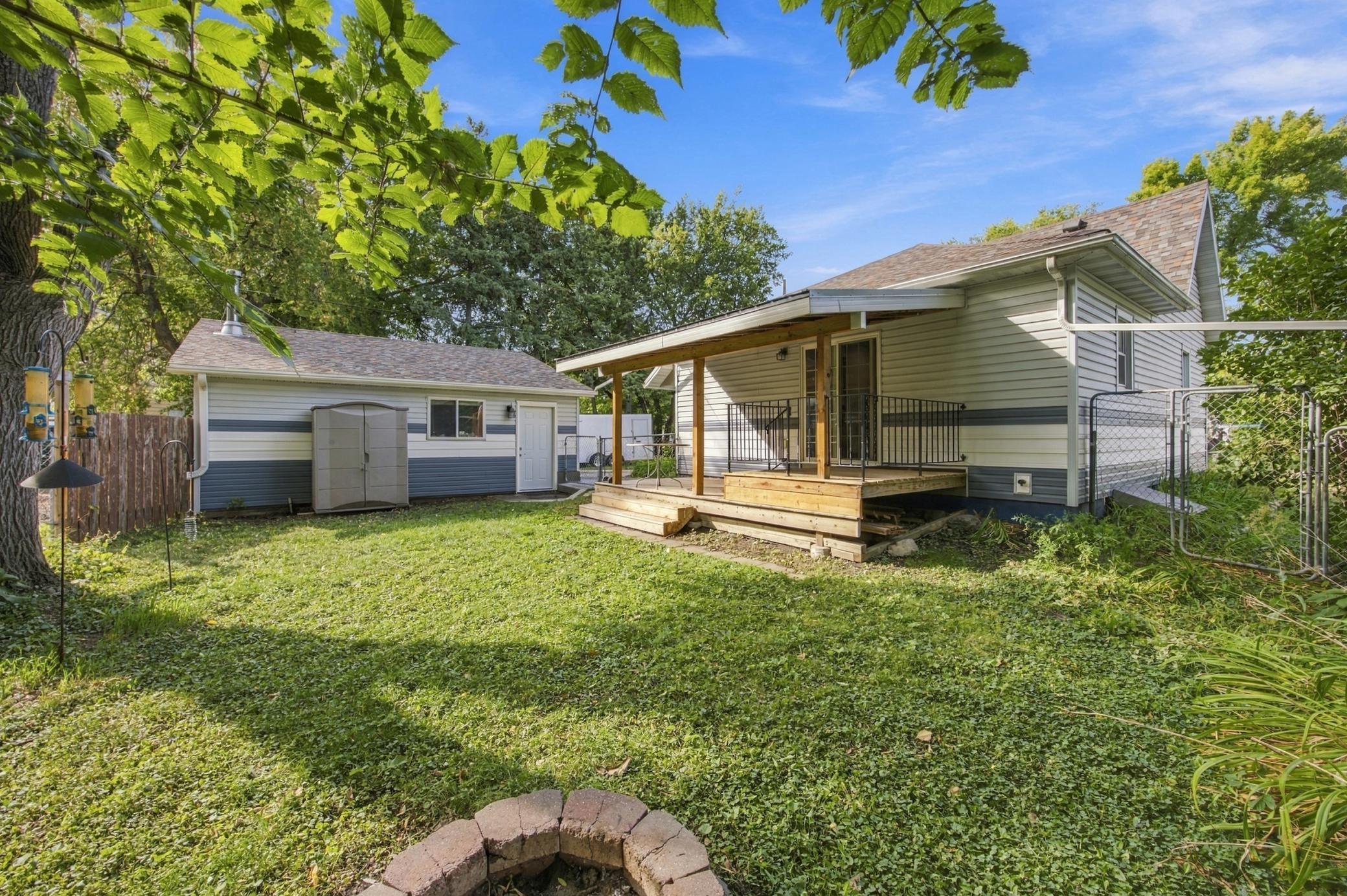 1890 single family home for sale at 1017 3rd Avenue N in Moorhead, MN — 3 bed, 2 bath (photo 25 of 34)