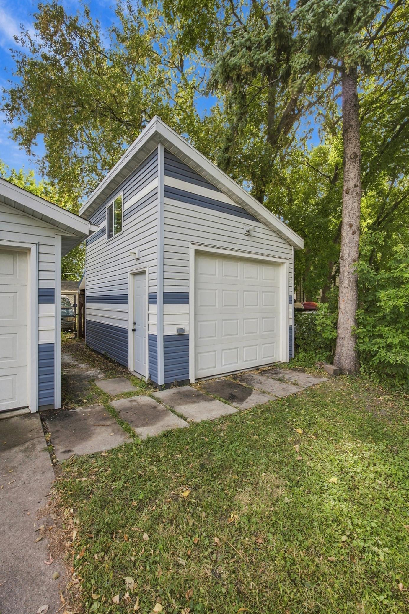 1890 single family home for sale at 1017 3rd Avenue N in Moorhead, MN — 3 bed, 2 bath (photo 26 of 34)