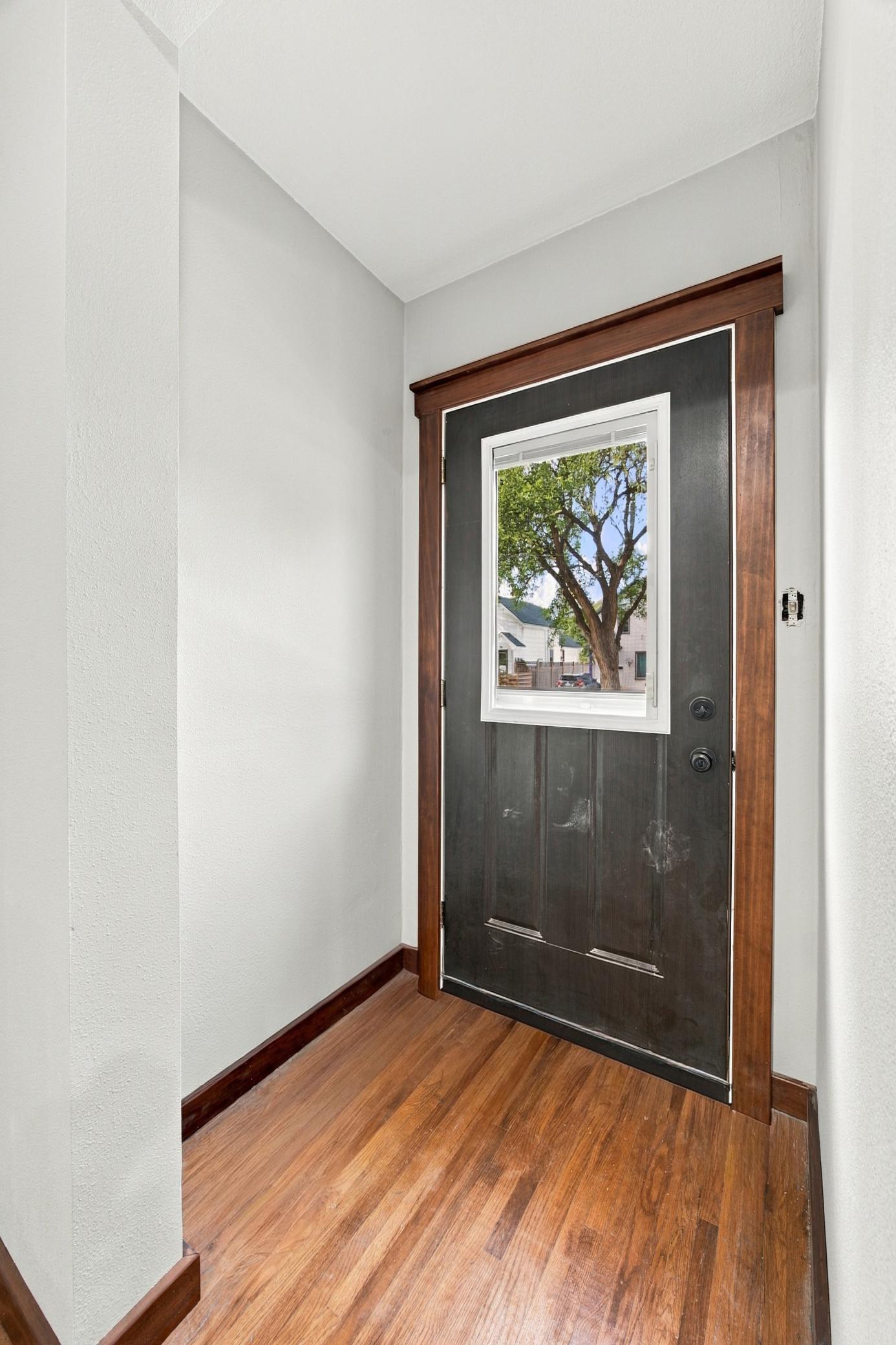 1890 single family home for sale at 1017 3rd Avenue N in Moorhead, MN — 3 bed, 2 bath (photo 4 of 34)