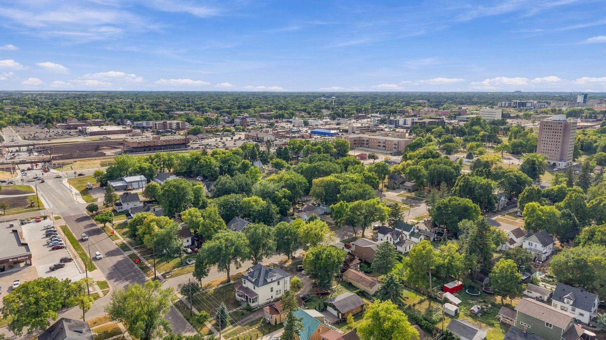 1890 single family home for sale at 1017 3rd Avenue N in Moorhead, MN — 3 bed, 2 bath (photo 32 of 34)