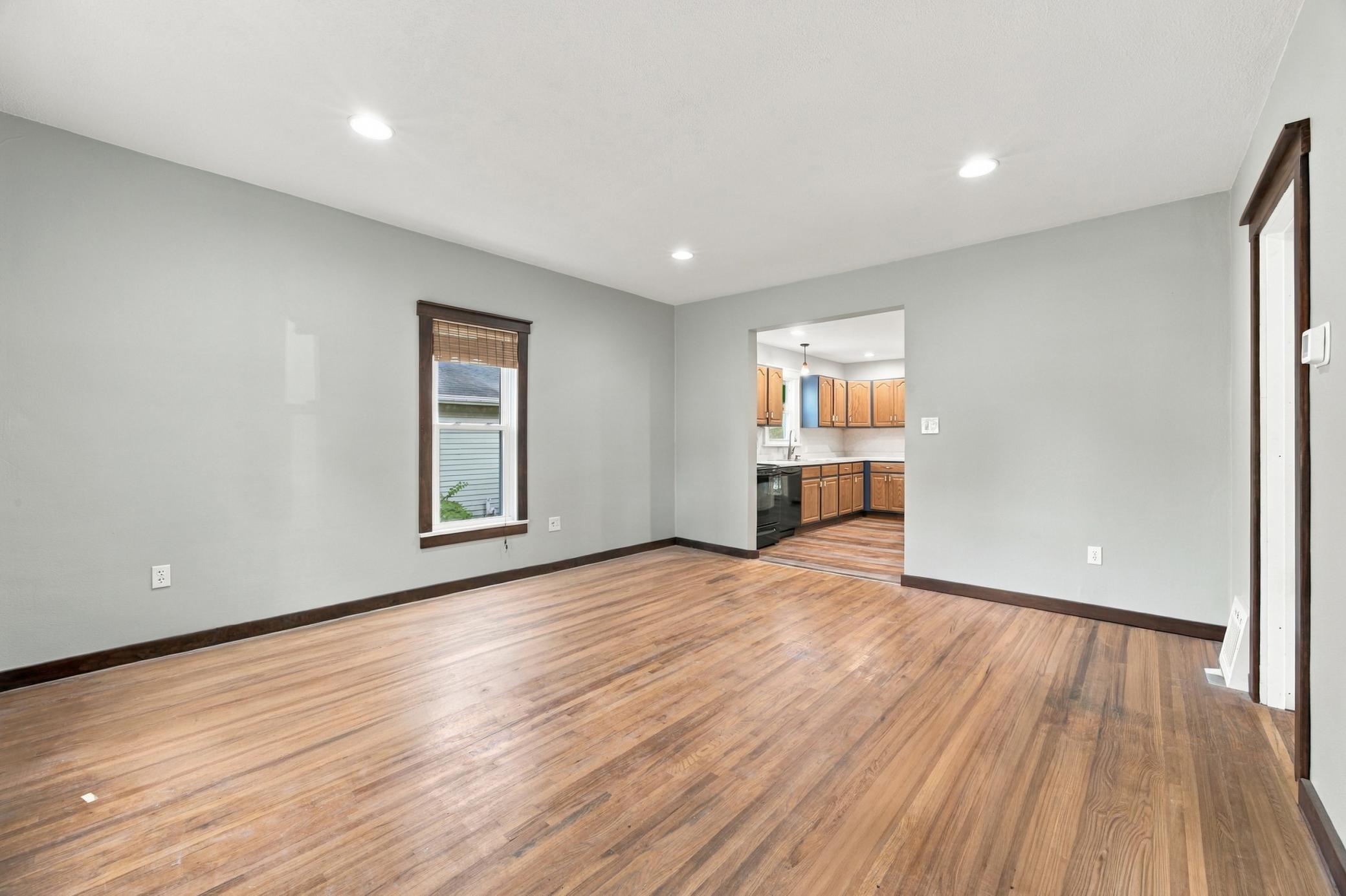 1890 single family home for sale at 1017 3rd Avenue N in Moorhead, MN — 3 bed, 2 bath (photo 5 of 34)