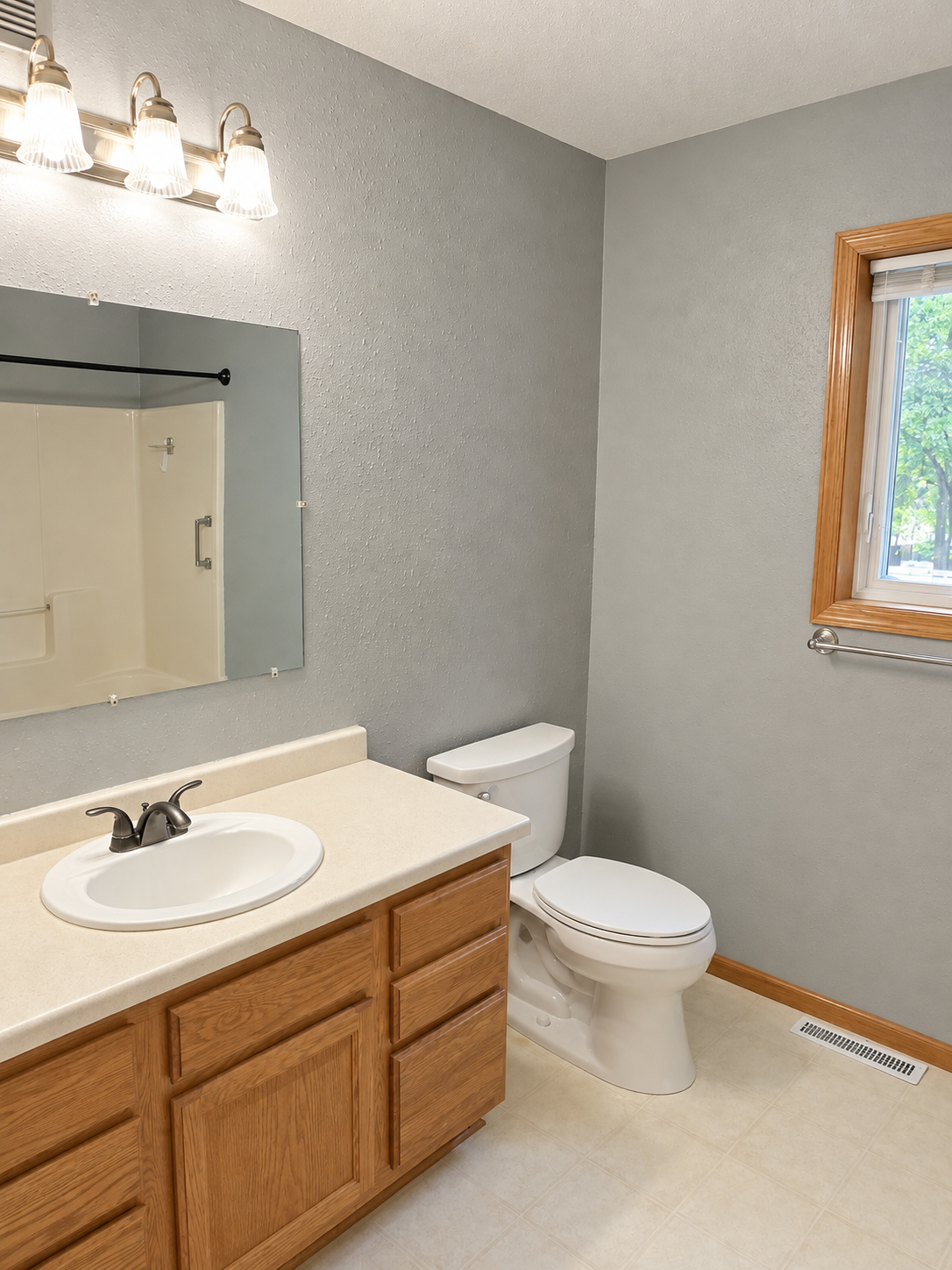 2002 single family home for sale at 802 Cora Street in Brainerd, MN — 3 bed, 2 bath (photo 13 of 28)