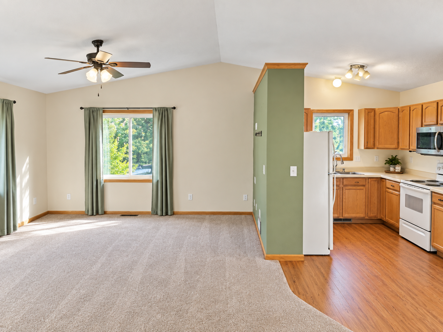 2002 single family home for sale at 802 Cora Street in Brainerd, MN — 3 bed, 2 bath (photo 3 of 28)