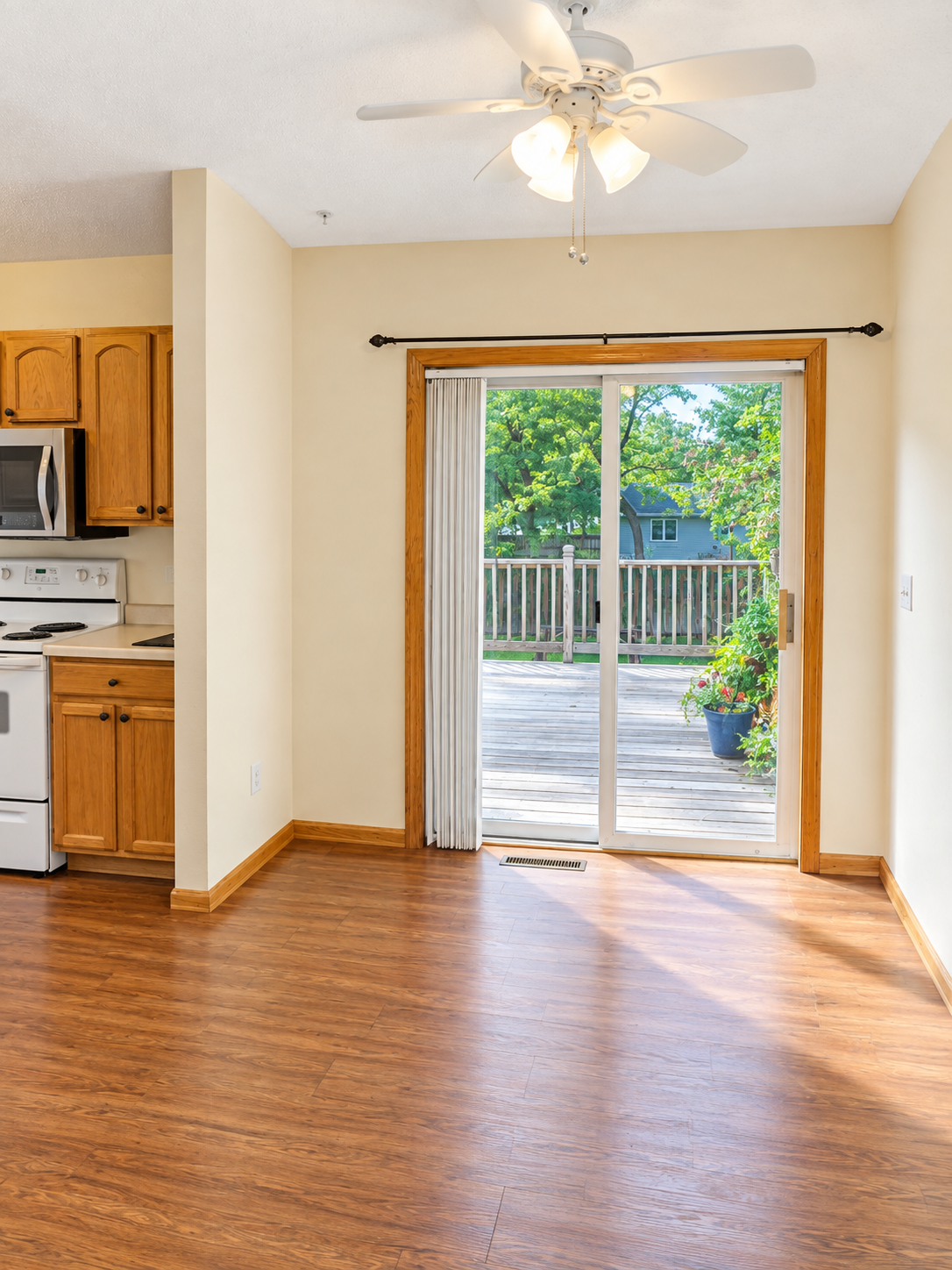 2002 single family home for sale at 802 Cora Street in Brainerd, MN — 3 bed, 2 bath (photo 6 of 28)