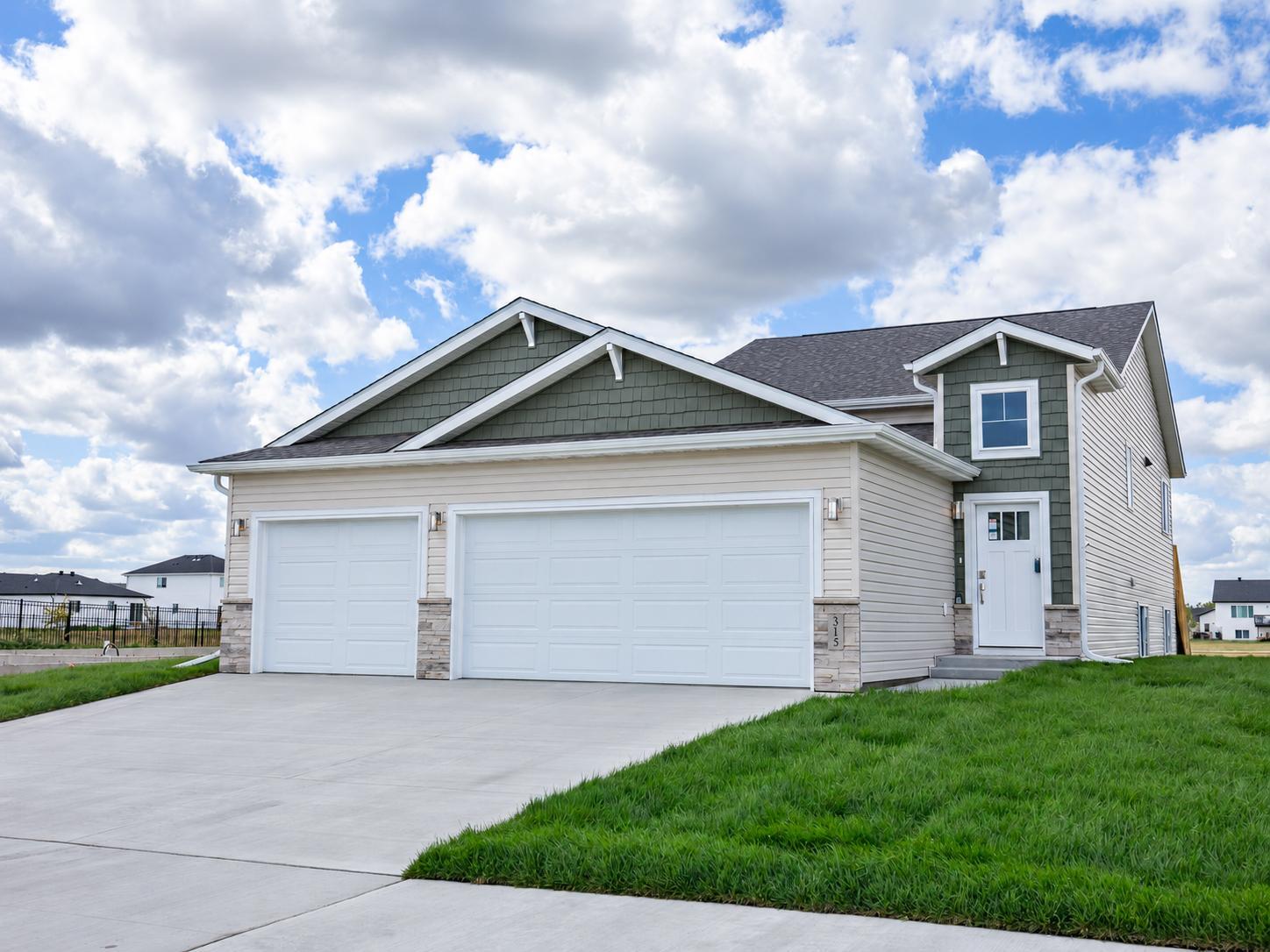 2026 single family home for sale at 315 Lionheart Drive in Horace, ND — 4 bed, 3 bath
