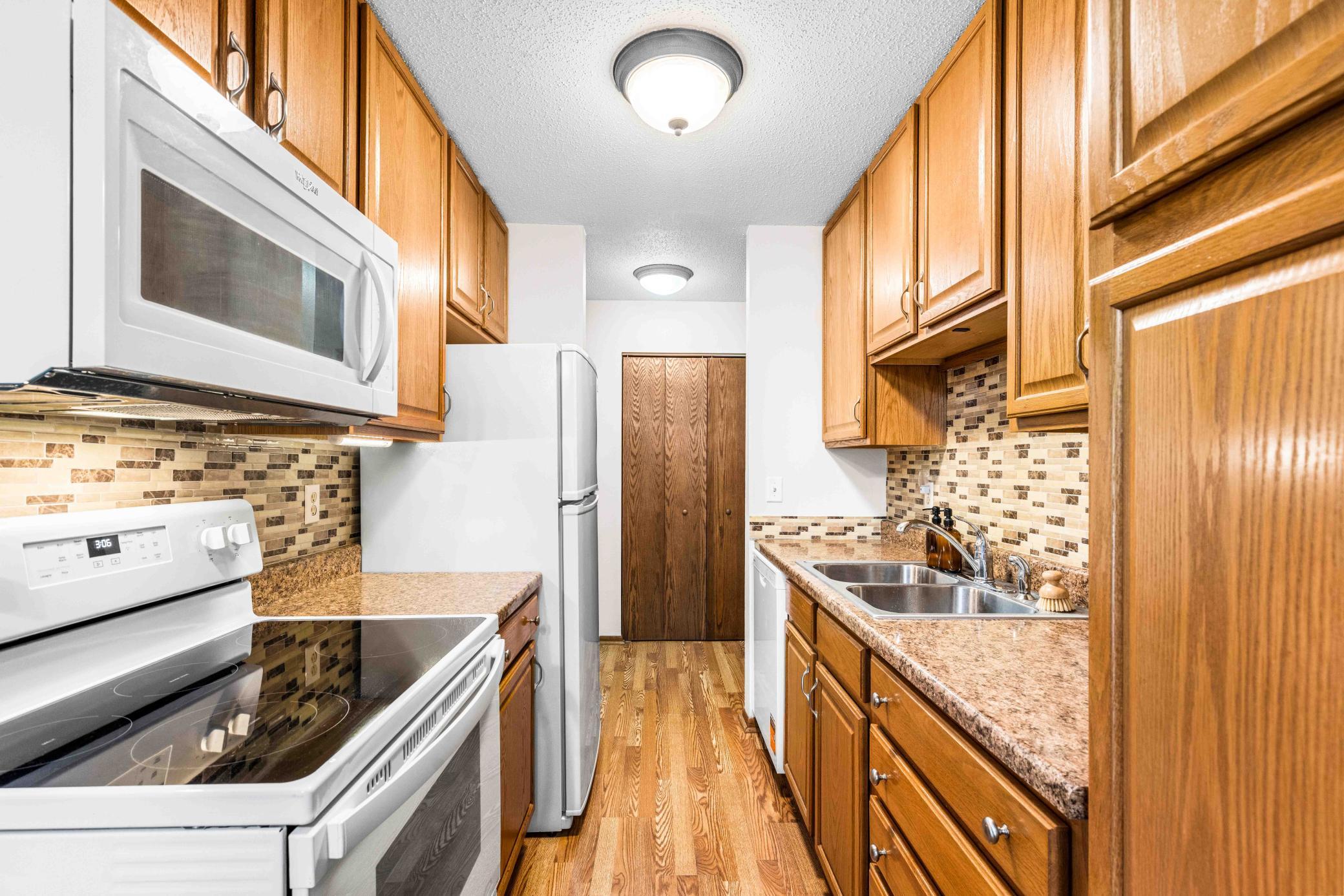 1972 condo for sale at 801 32 Avenue N, Unit Unit A-101 in Fargo, ND — 3 bed, 2 bath (photo 4 of 30)