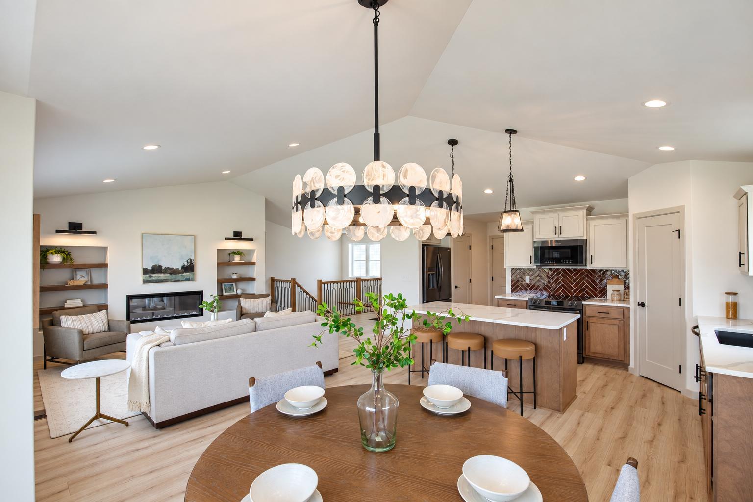 2026 single family home for sale at 1409 66th Avenue S in Fargo, ND — 5 bed, 3 bath (photo 2 of 25)