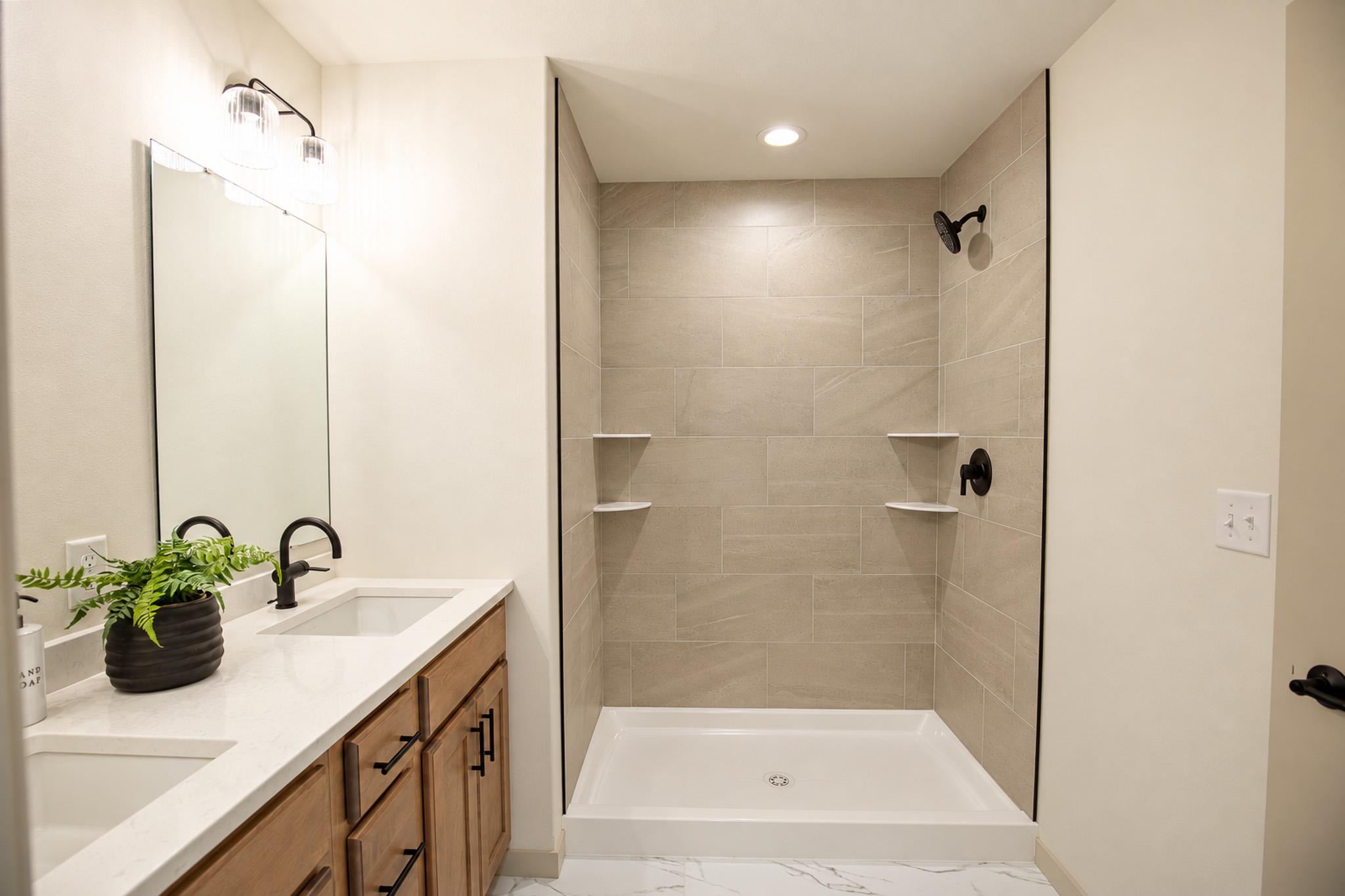 2026 single family home for sale at 1409 66th Avenue S in Fargo, ND — 5 bed, 3 bath (photo 20 of 25)