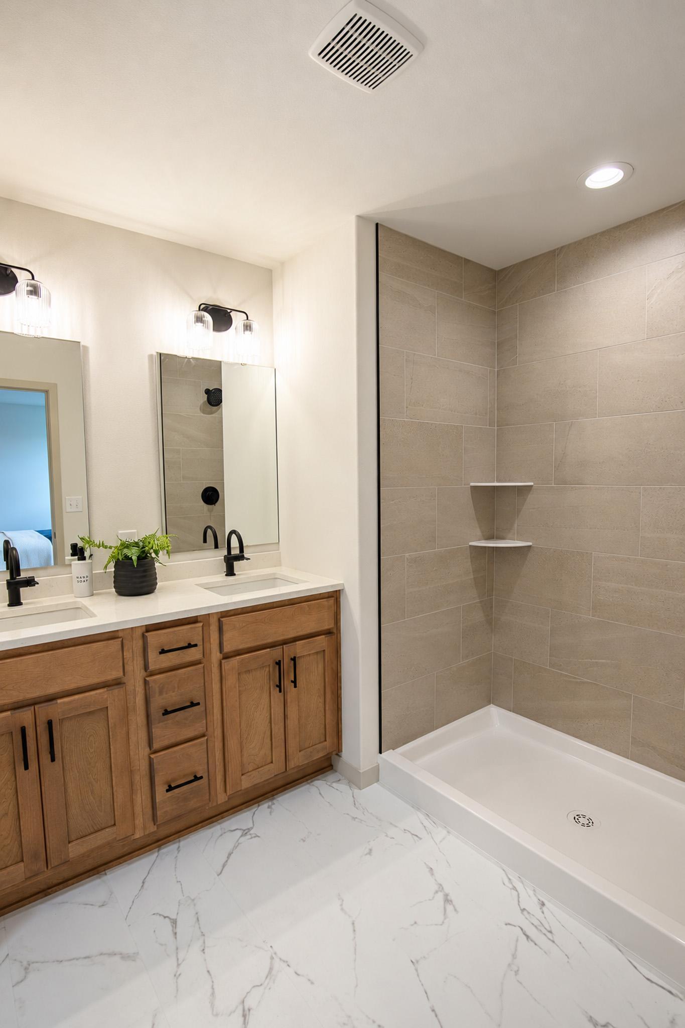 2026 single family home for sale at 1409 66th Avenue S in Fargo, ND — 5 bed, 3 bath (photo 21 of 25)