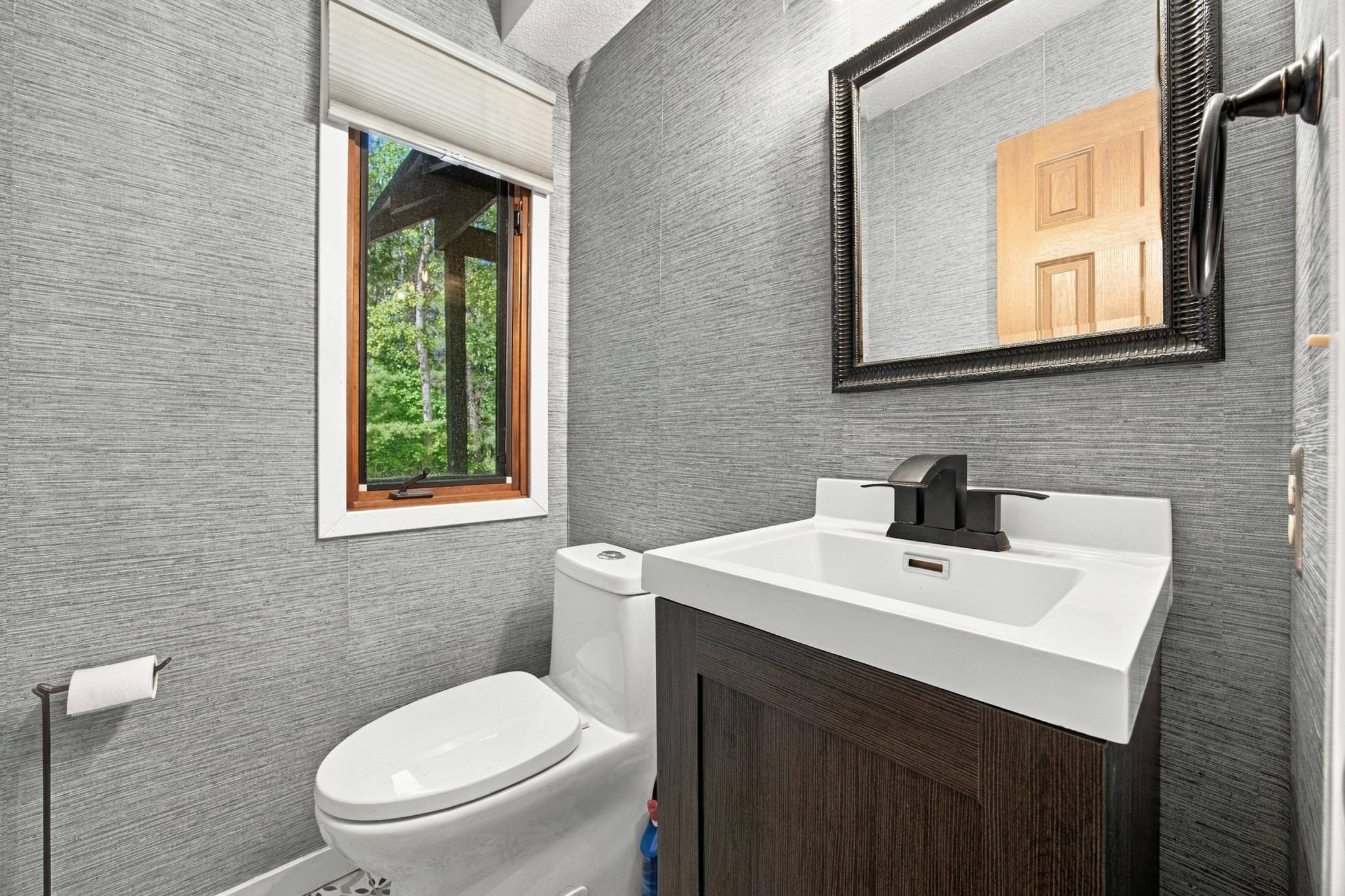 1979 single family home for sale at 38414 County Road 150 in Frazee, MN — 4 bed, 3 bath (photo 11 of 33)