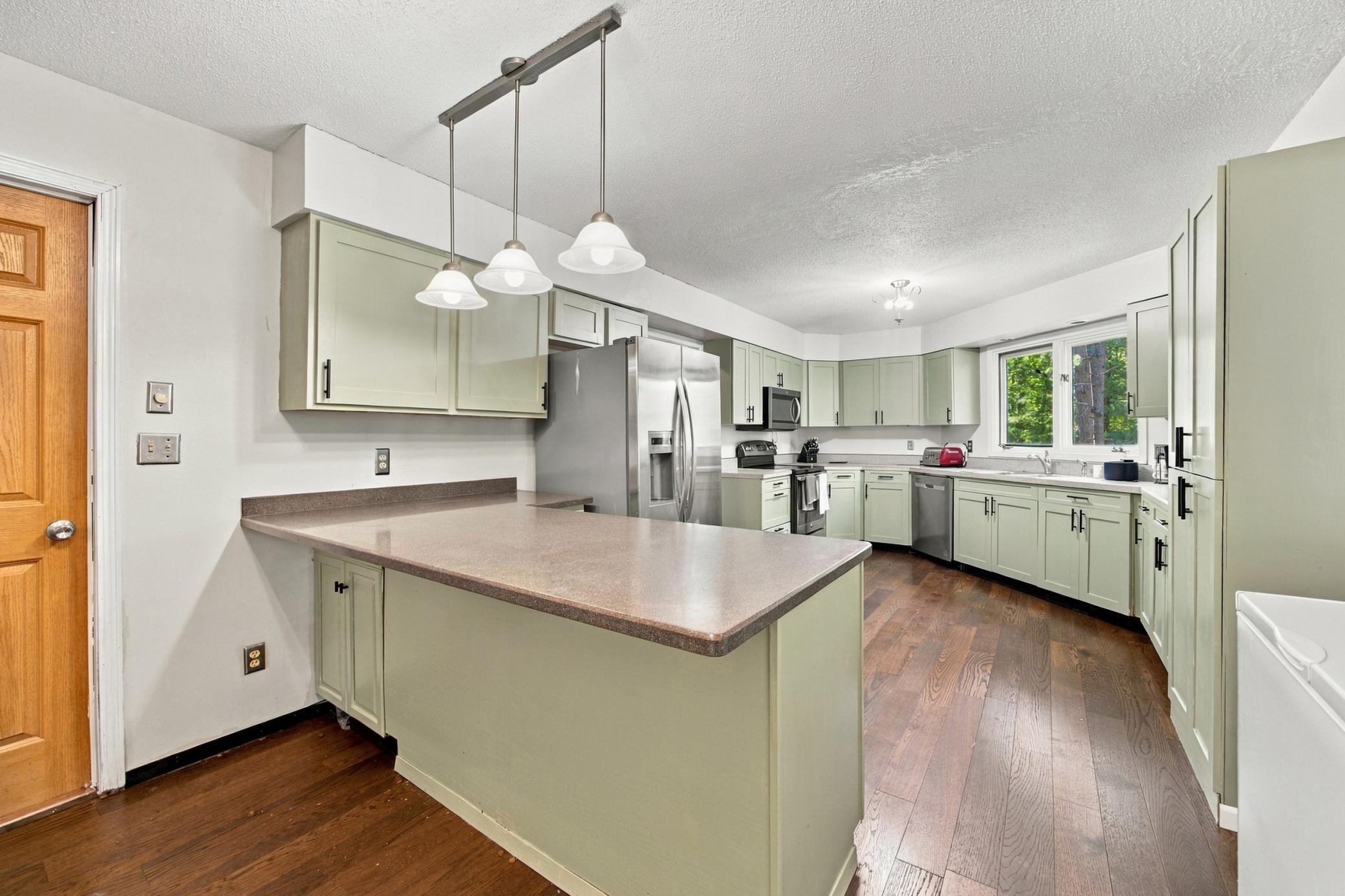 1979 single family home for sale at 38414 County Road 150 in Frazee, MN — 4 bed, 3 bath (photo 5 of 33)
