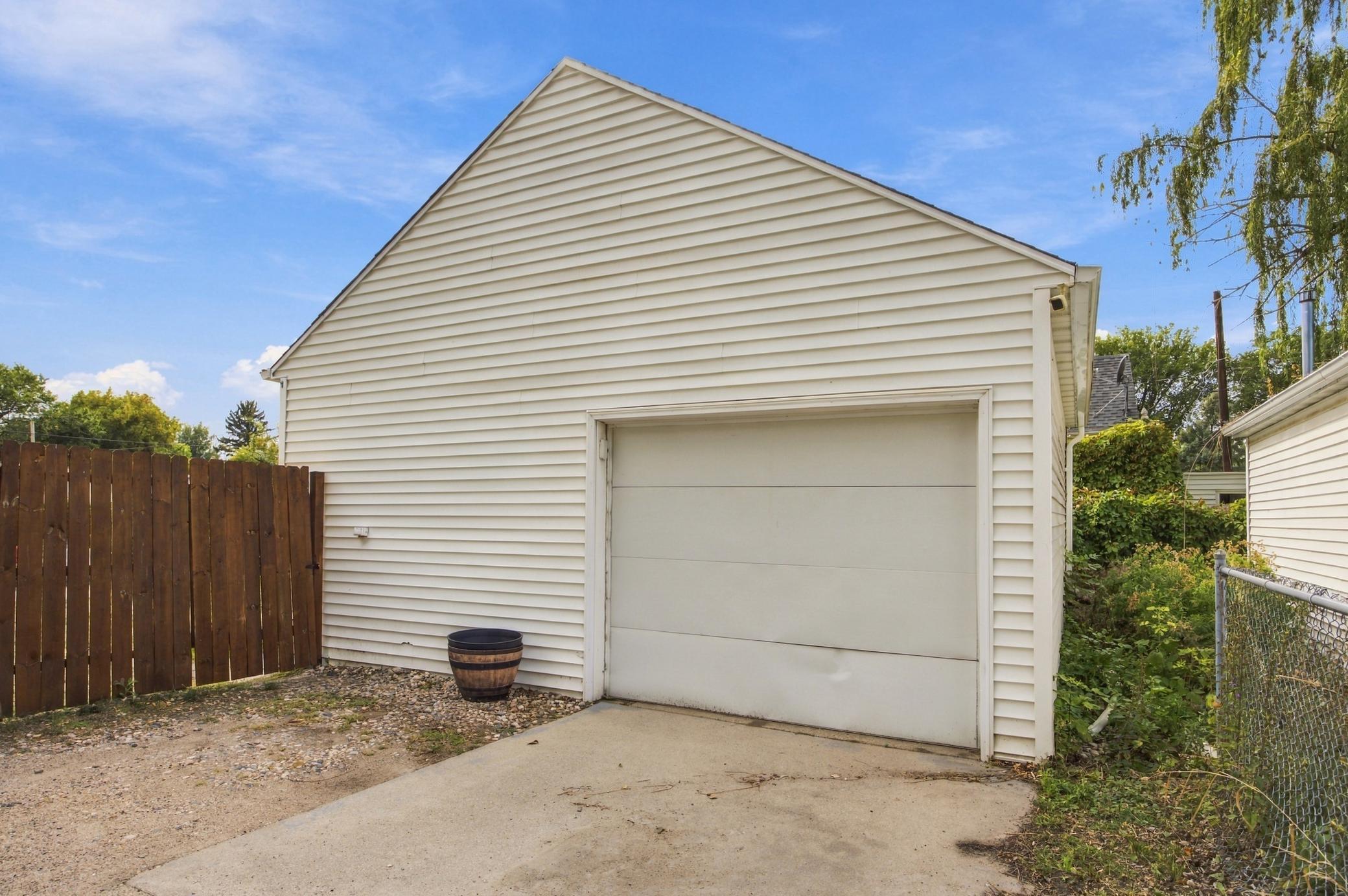 1940 single family home for sale at 601 11th Street N in Moorhead, MN — 4 bed, 3 bath (photo 28 of 32)