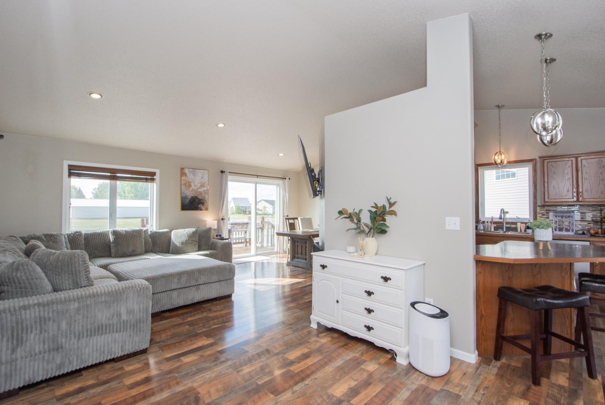 2009 single family home for sale at 4407 15th Street S in Moorhead, MN — 4 bed, 2 bath (photo 6 of 55)