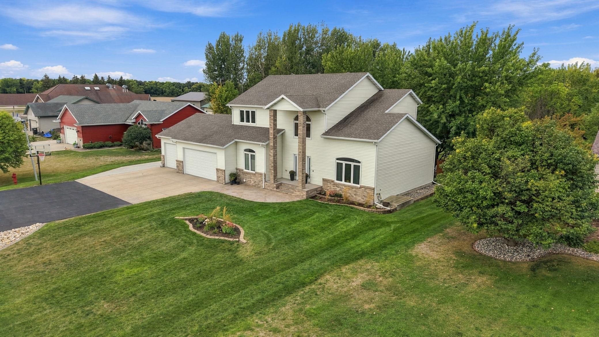 2004 single family home for sale at 316 Interstate Boulevard in Harwood, ND — 5 bed, 4 bath (photo 2 of 95)