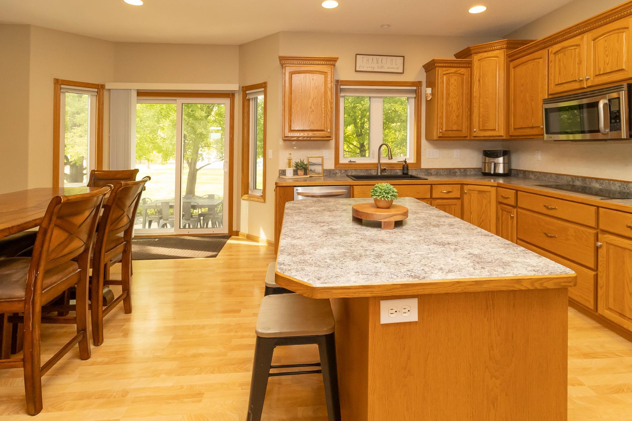 2004 single family home for sale at 316 Interstate Boulevard in Harwood, ND — 5 bed, 4 bath (photo 23 of 95)