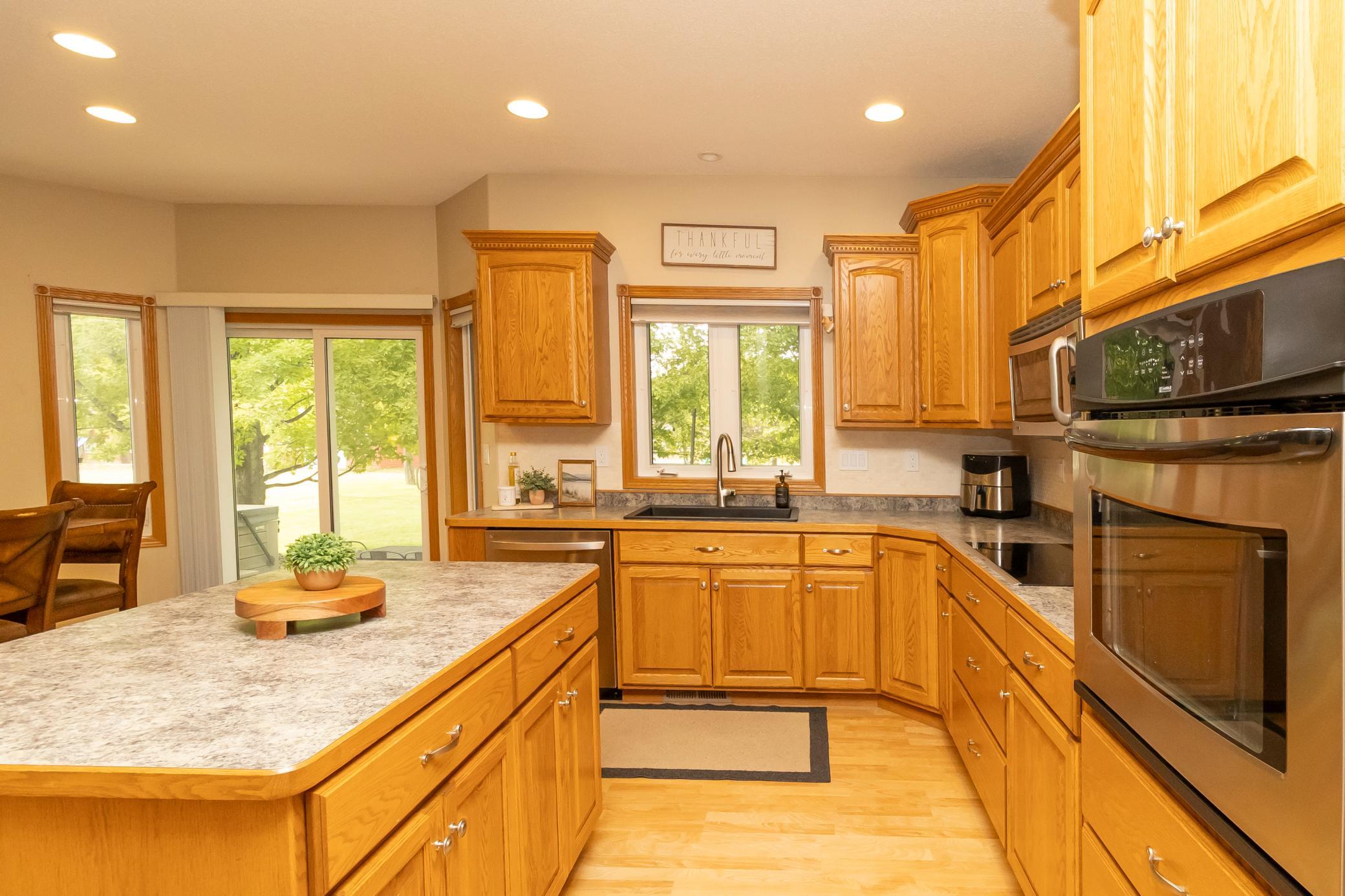 2004 single family home for sale at 316 Interstate Boulevard in Harwood, ND — 5 bed, 4 bath (photo 24 of 95)