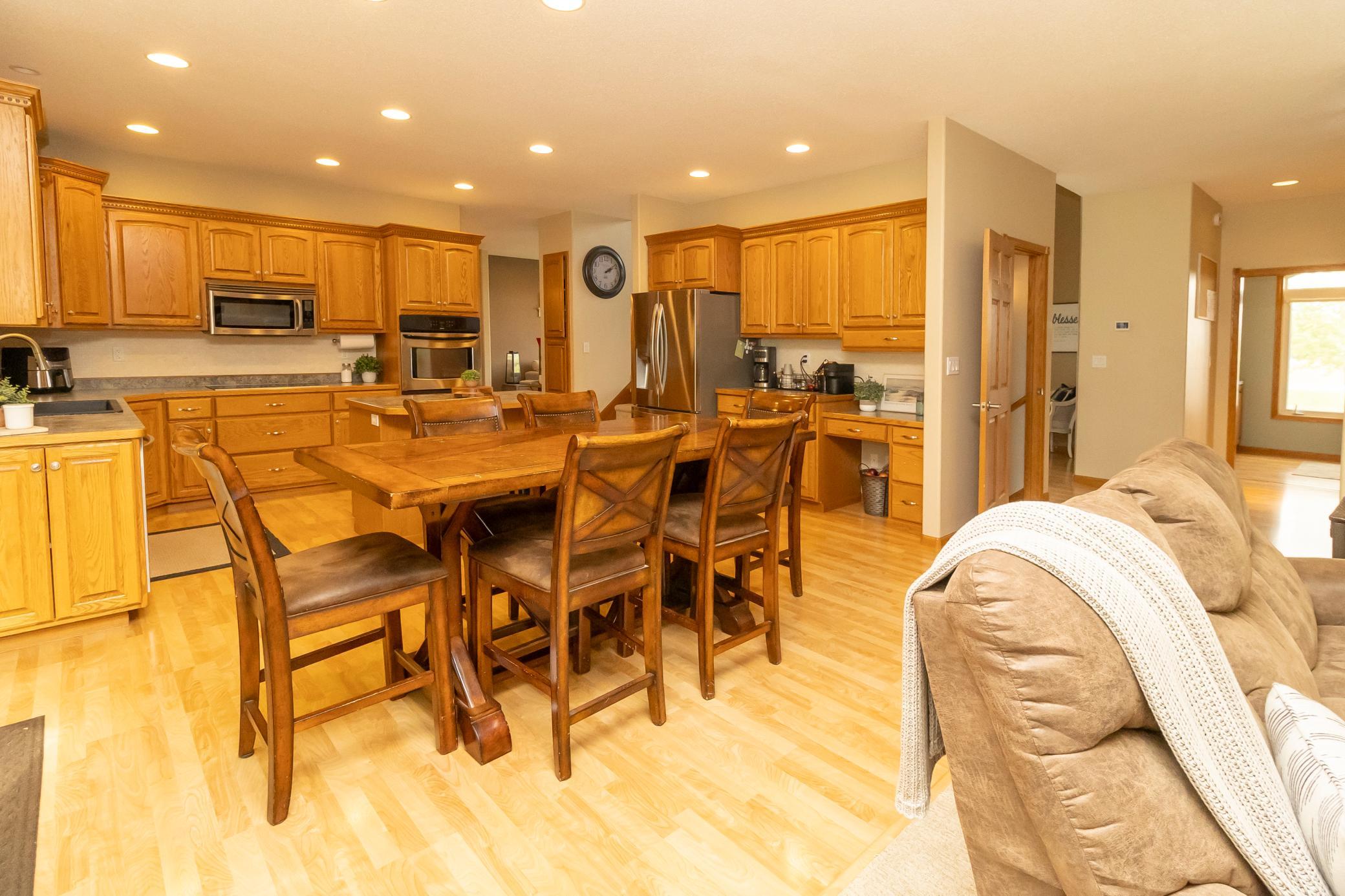 2004 single family home for sale at 316 Interstate Boulevard in Harwood, ND — 5 bed, 4 bath (photo 26 of 95)
