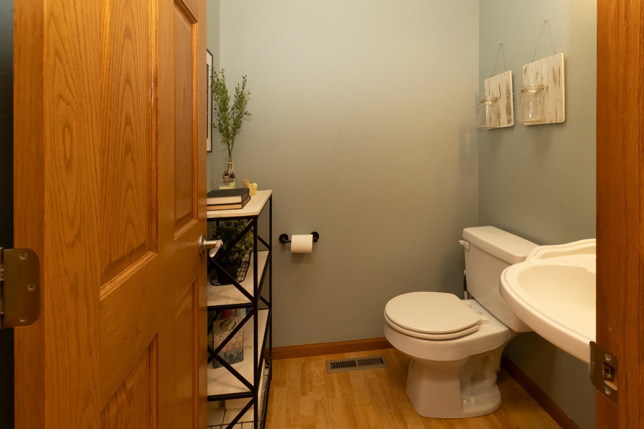 2004 single family home for sale at 316 Interstate Boulevard in Harwood, ND — 5 bed, 4 bath (photo 36 of 95)