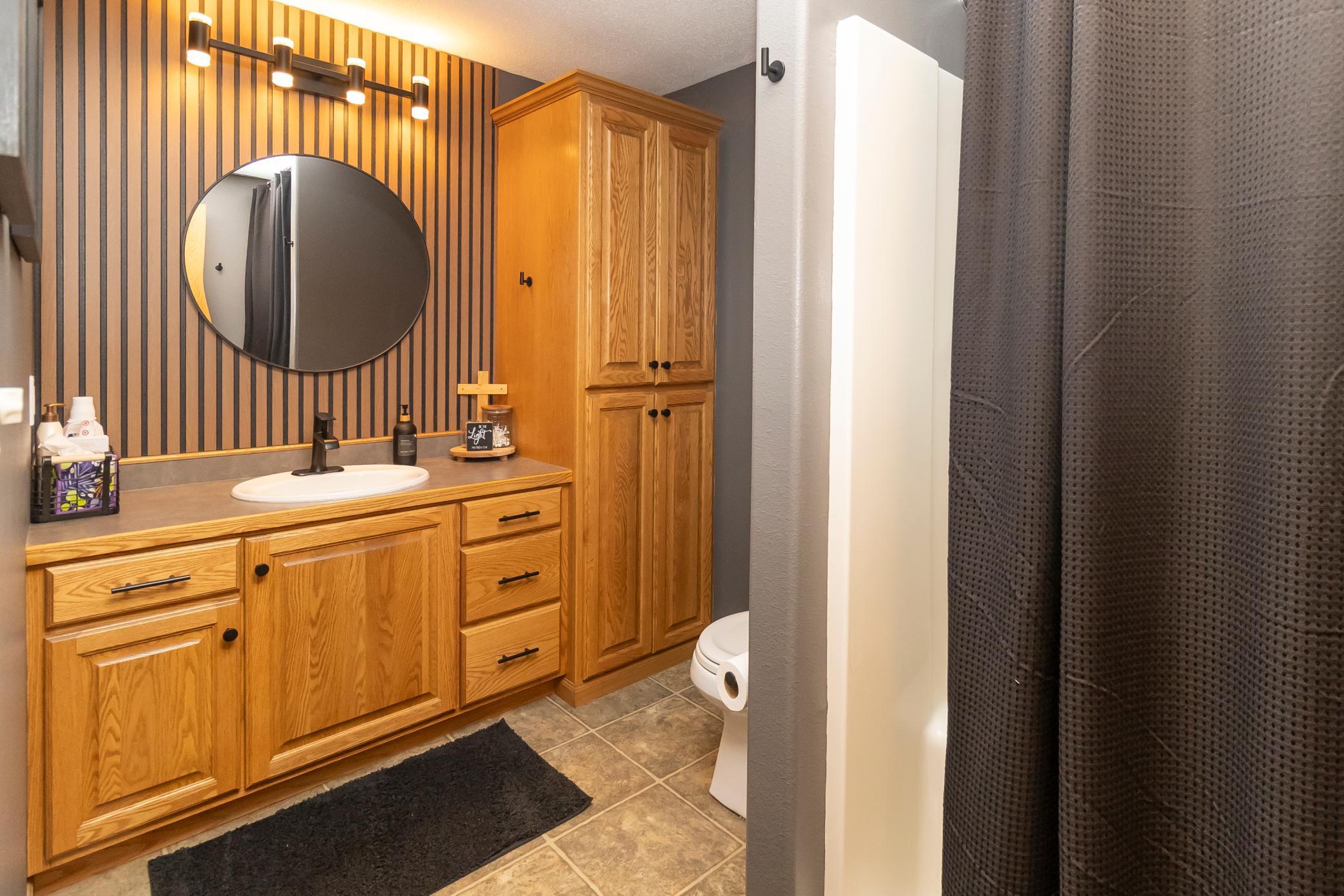 2004 single family home for sale at 316 Interstate Boulevard in Harwood, ND — 5 bed, 4 bath (photo 70 of 95)