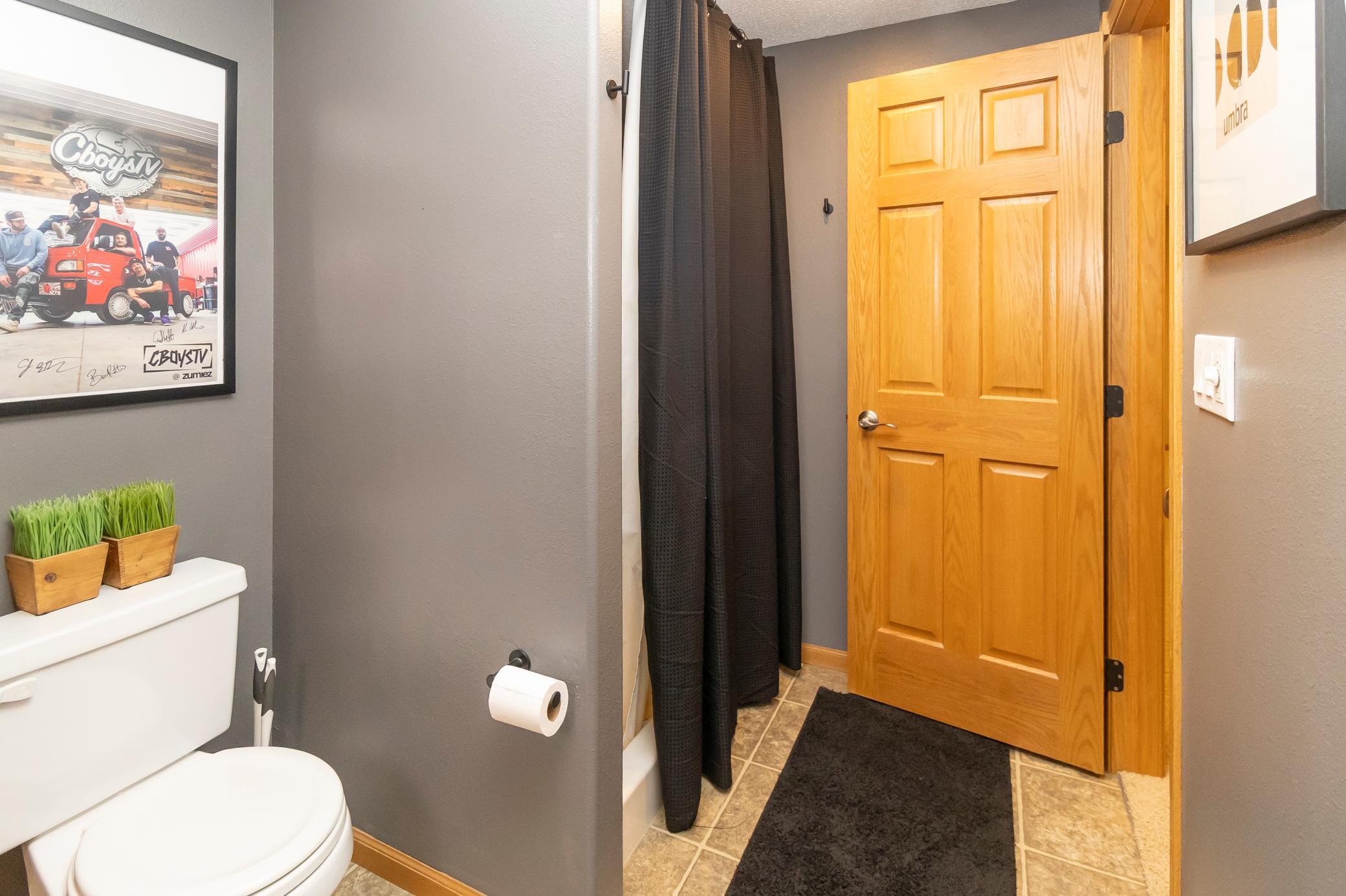 2004 single family home for sale at 316 Interstate Boulevard in Harwood, ND — 5 bed, 4 bath (photo 72 of 95)