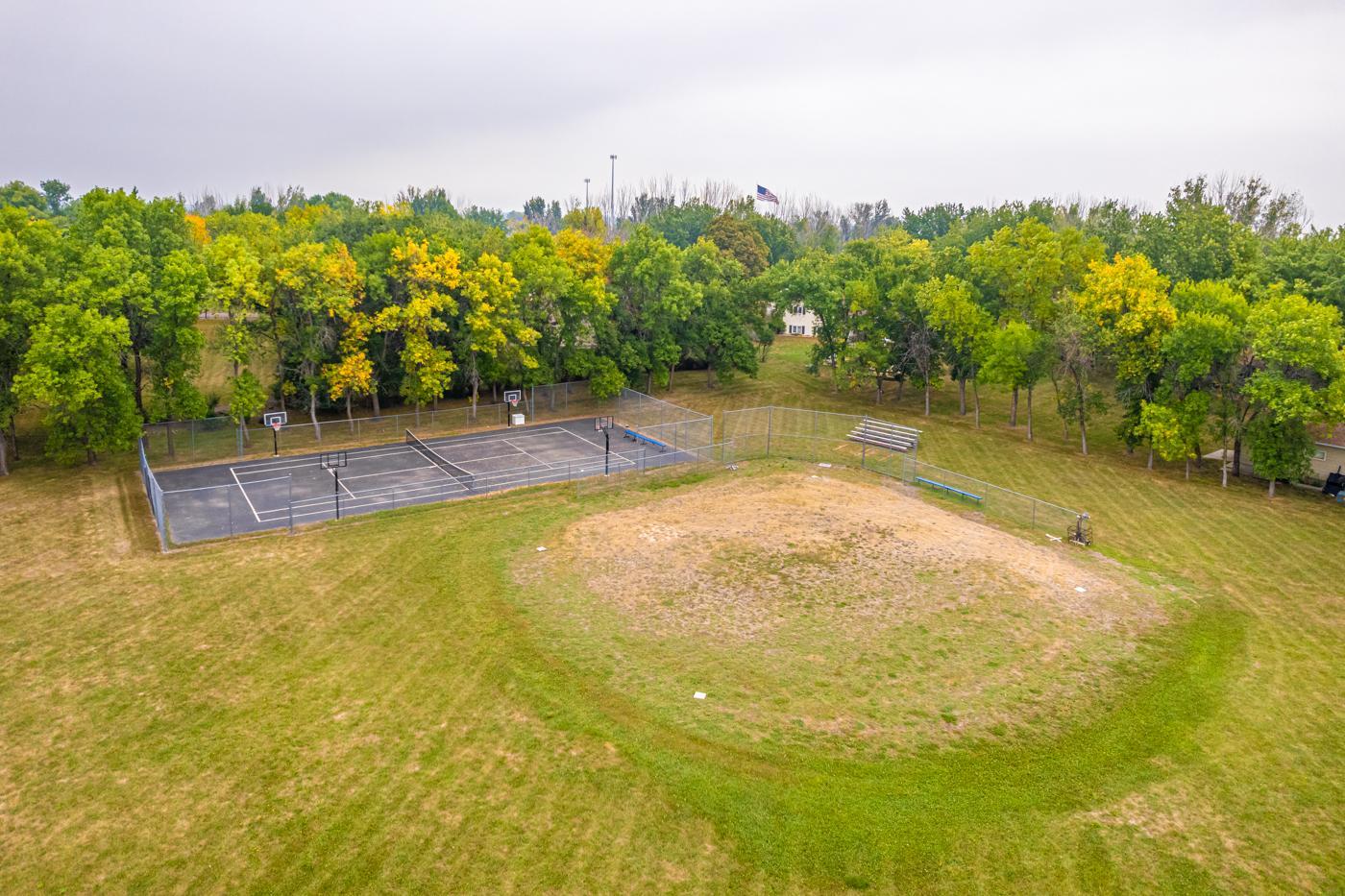 2004 single family home for sale at 316 Interstate Boulevard in Harwood, ND — 5 bed, 4 bath (photo 93 of 95)