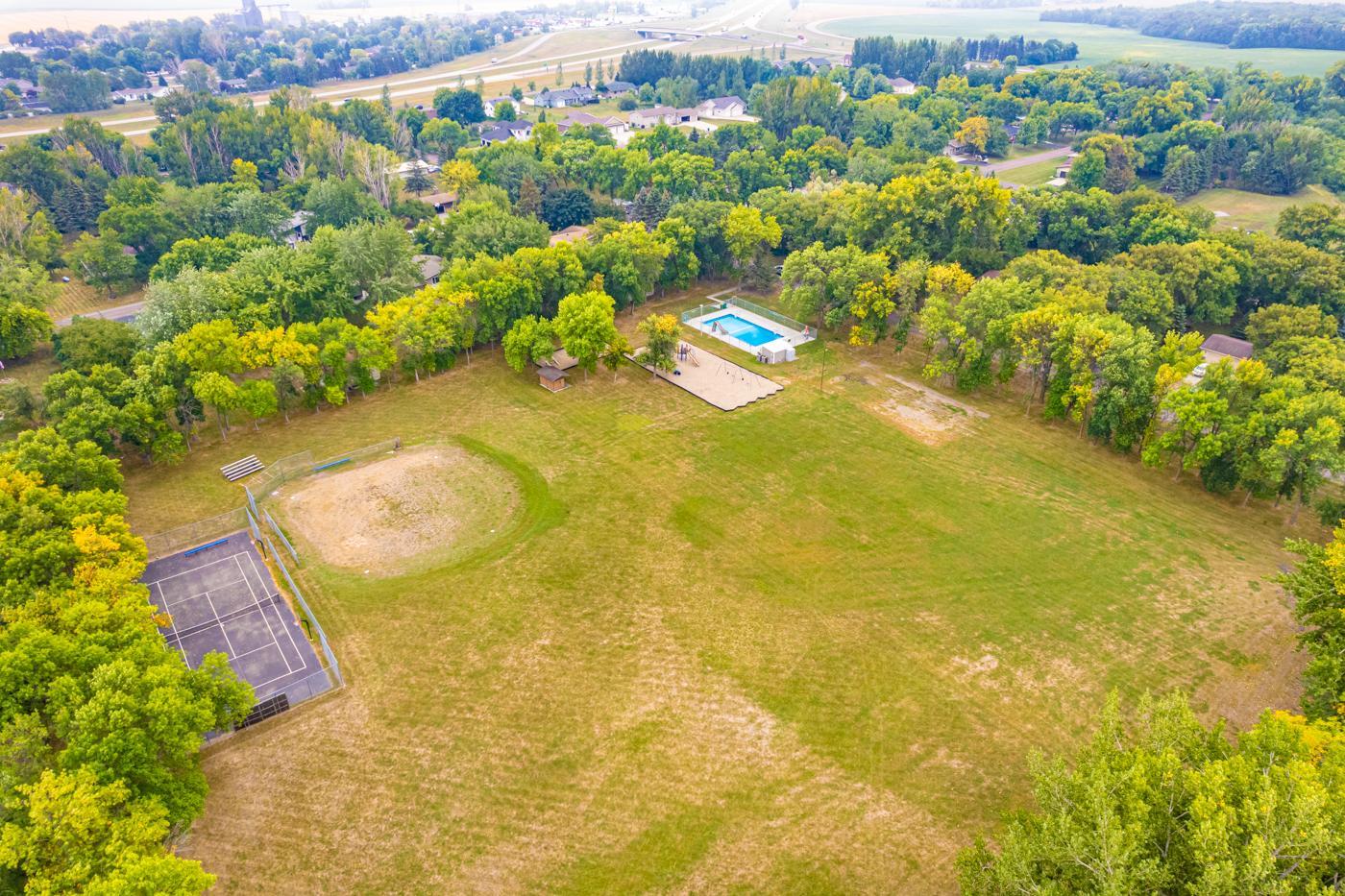 2004 single family home for sale at 316 Interstate Boulevard in Harwood, ND — 5 bed, 4 bath (photo 94 of 95)